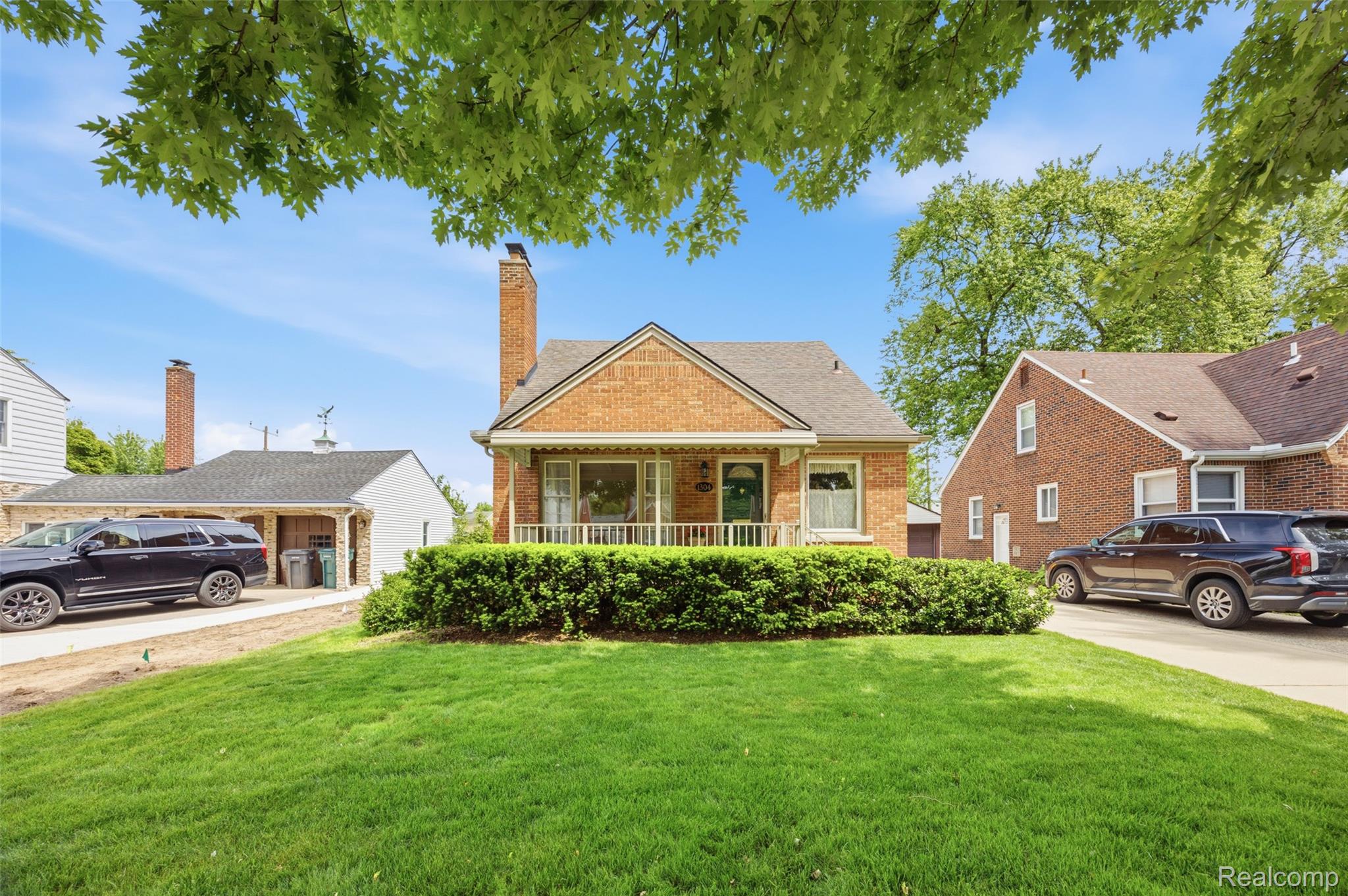 1304, Vernon, Dearborn, Michigan, 48128
