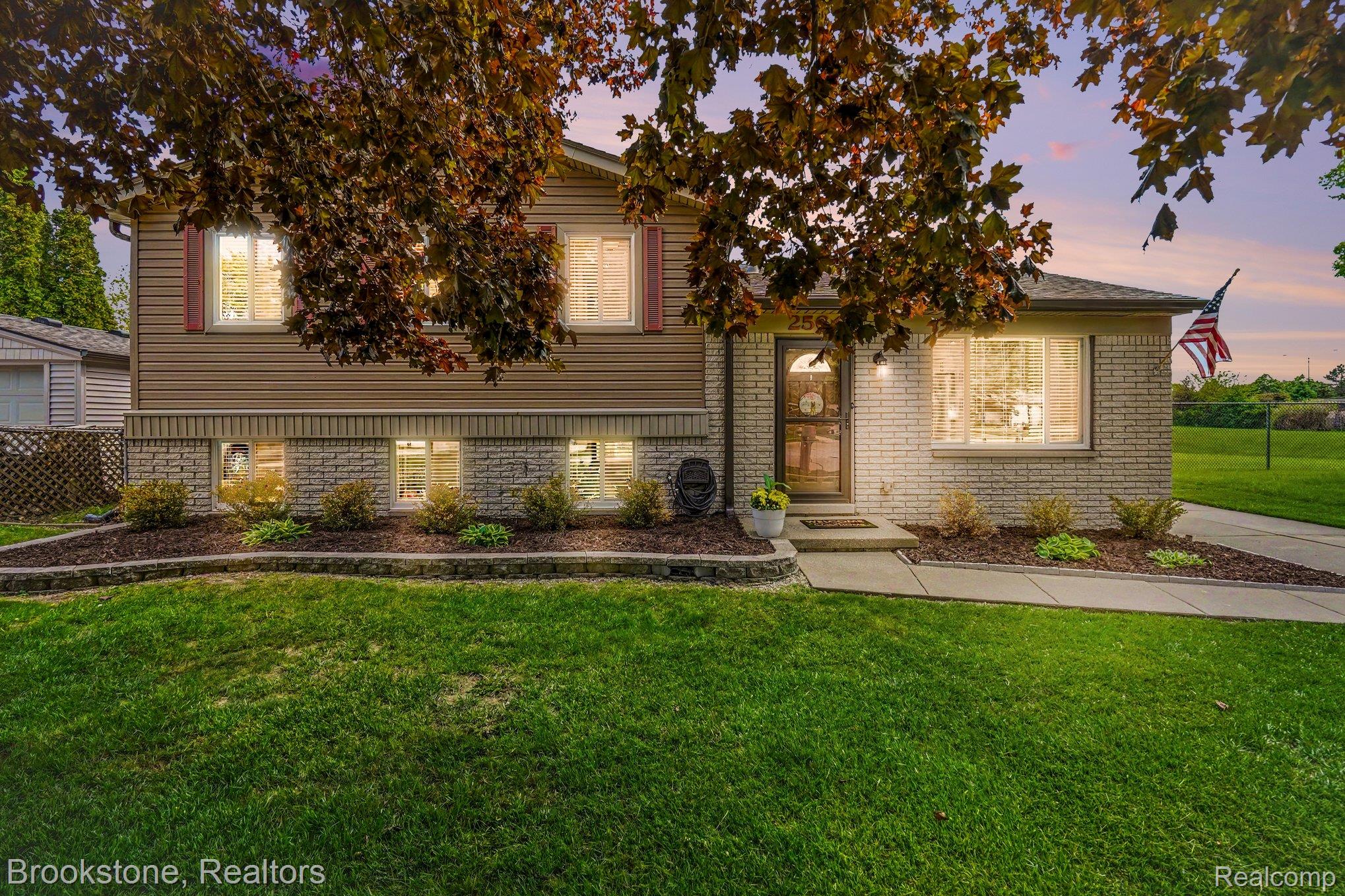 2564, Rainbow, Troy, Michigan, 48083