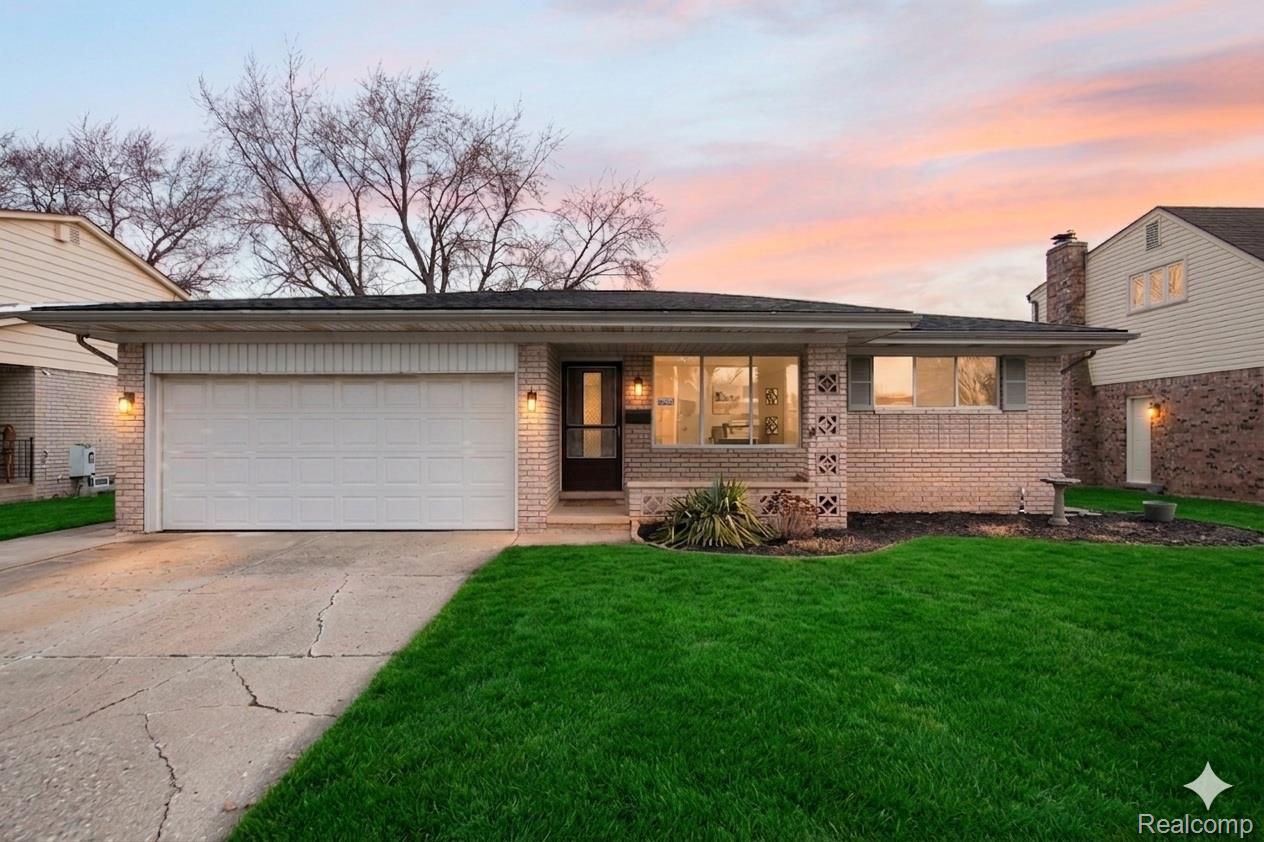 2995, Groves, Sterling Heights, Michigan, 48310
