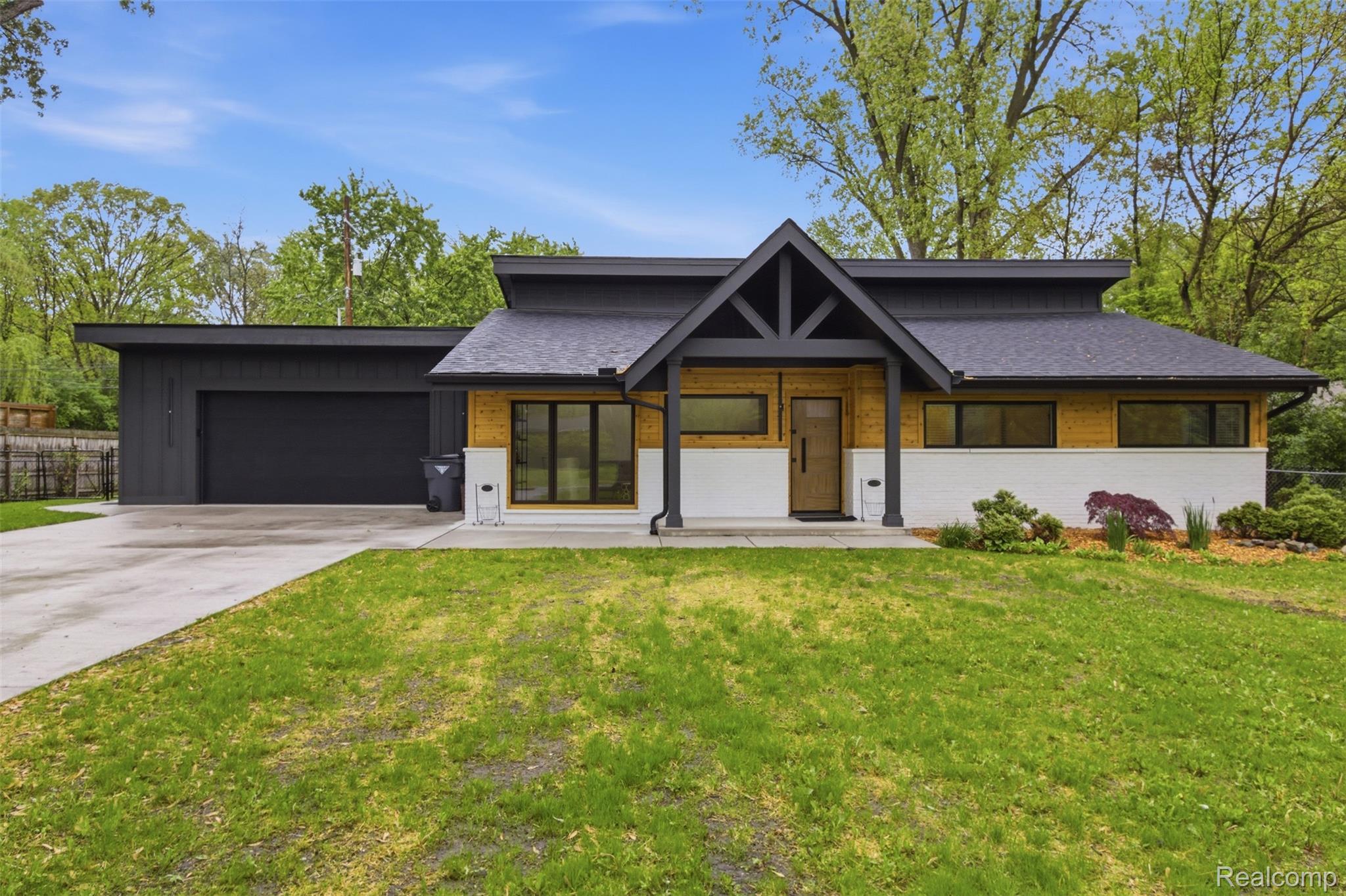 130, McKinley, Troy, Michigan, 48098