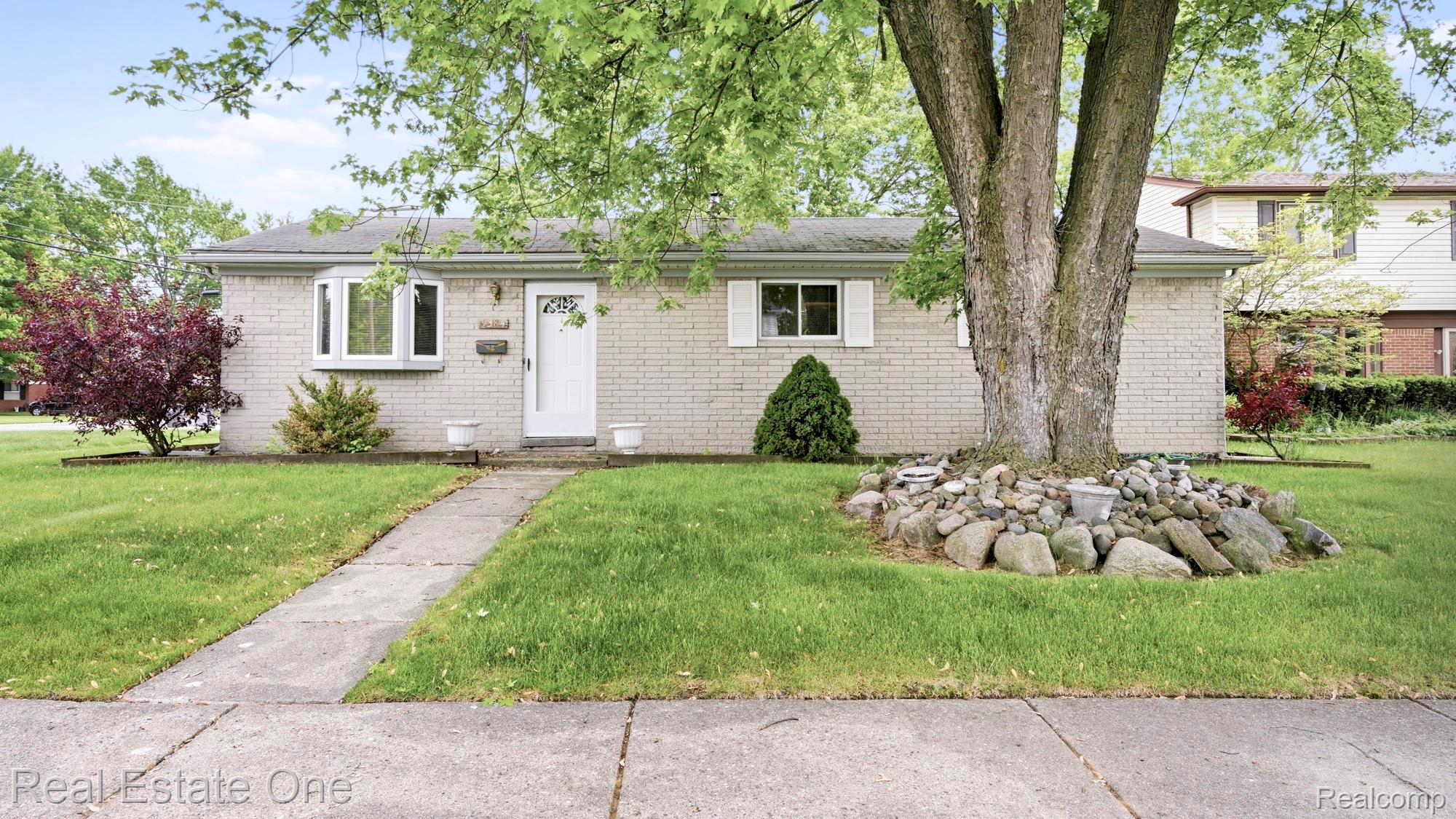 9384, Elaine, Taylor, Michigan, 48180