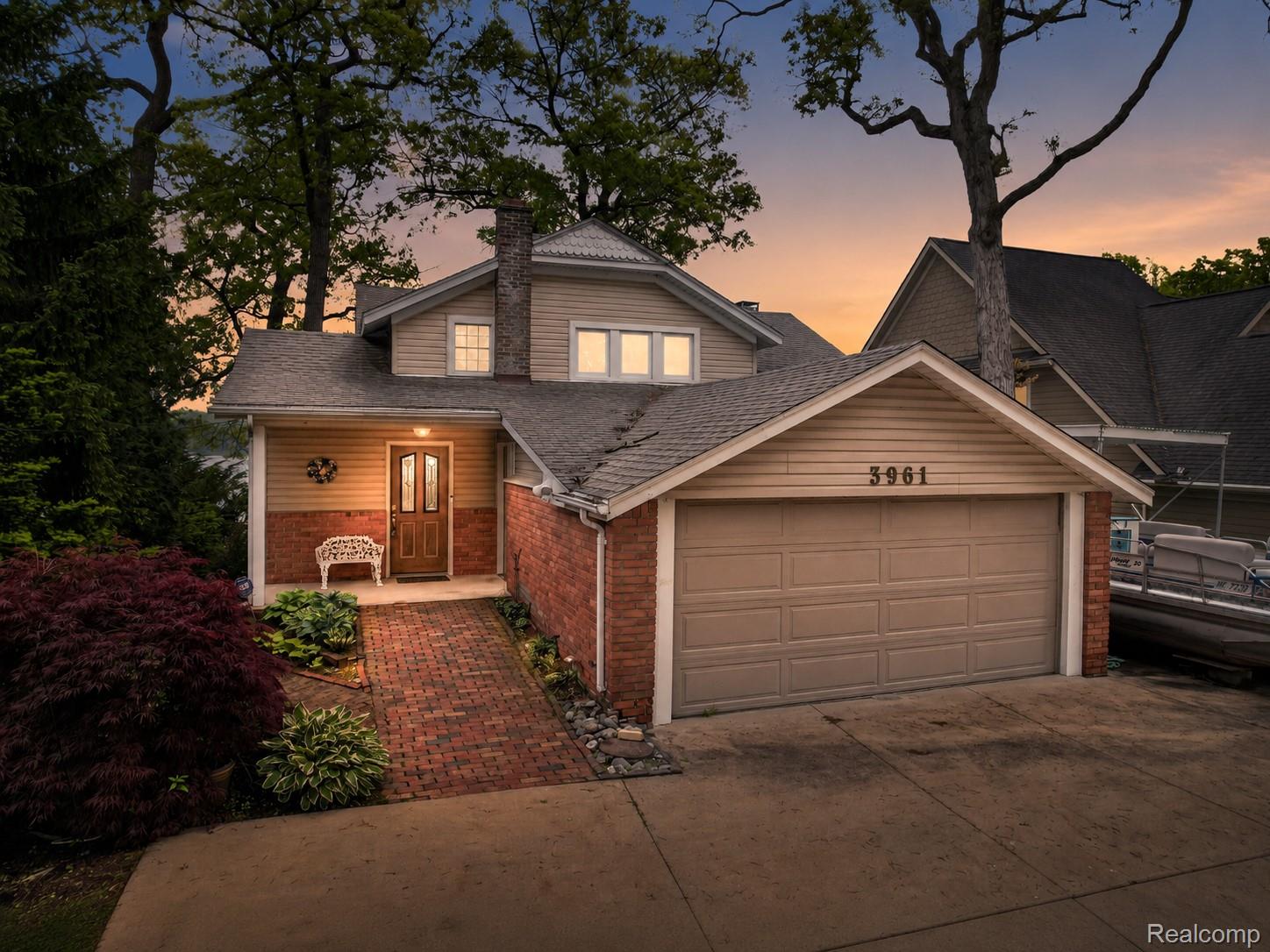 3961, Lakewood, Waterford, Michigan, 48329
