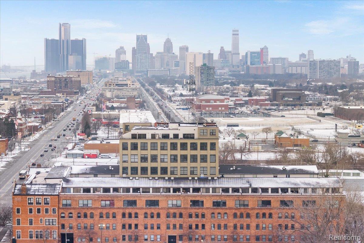 6533, Jefferson, #703, Detroit, Michigan, 48207