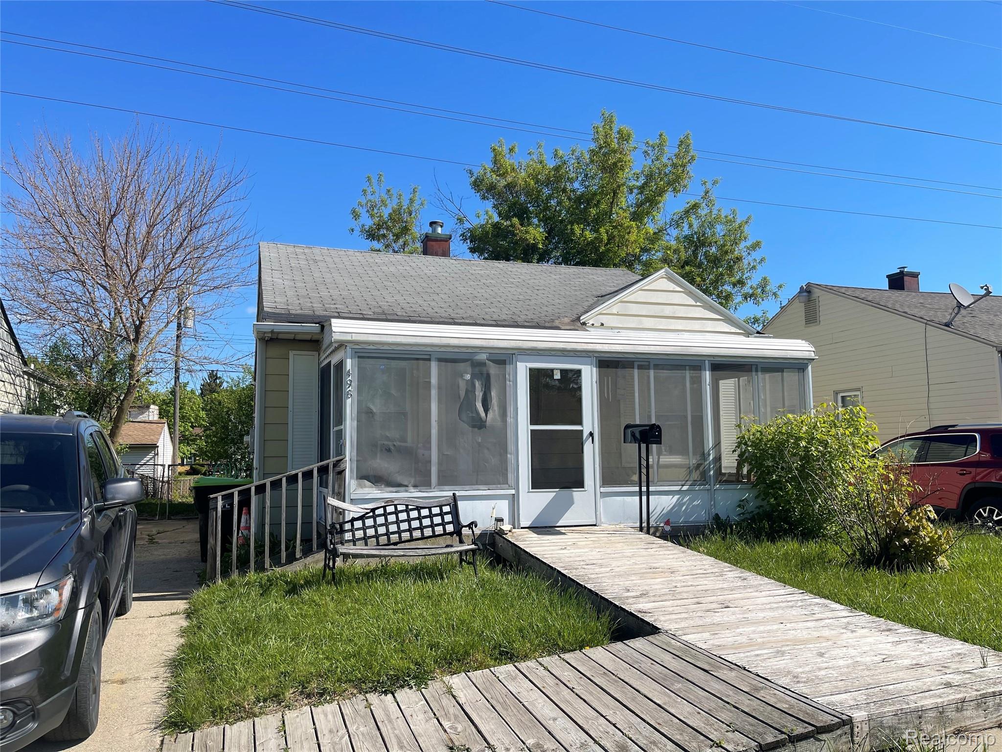 498, Montana, Pontiac, Michigan, 48341