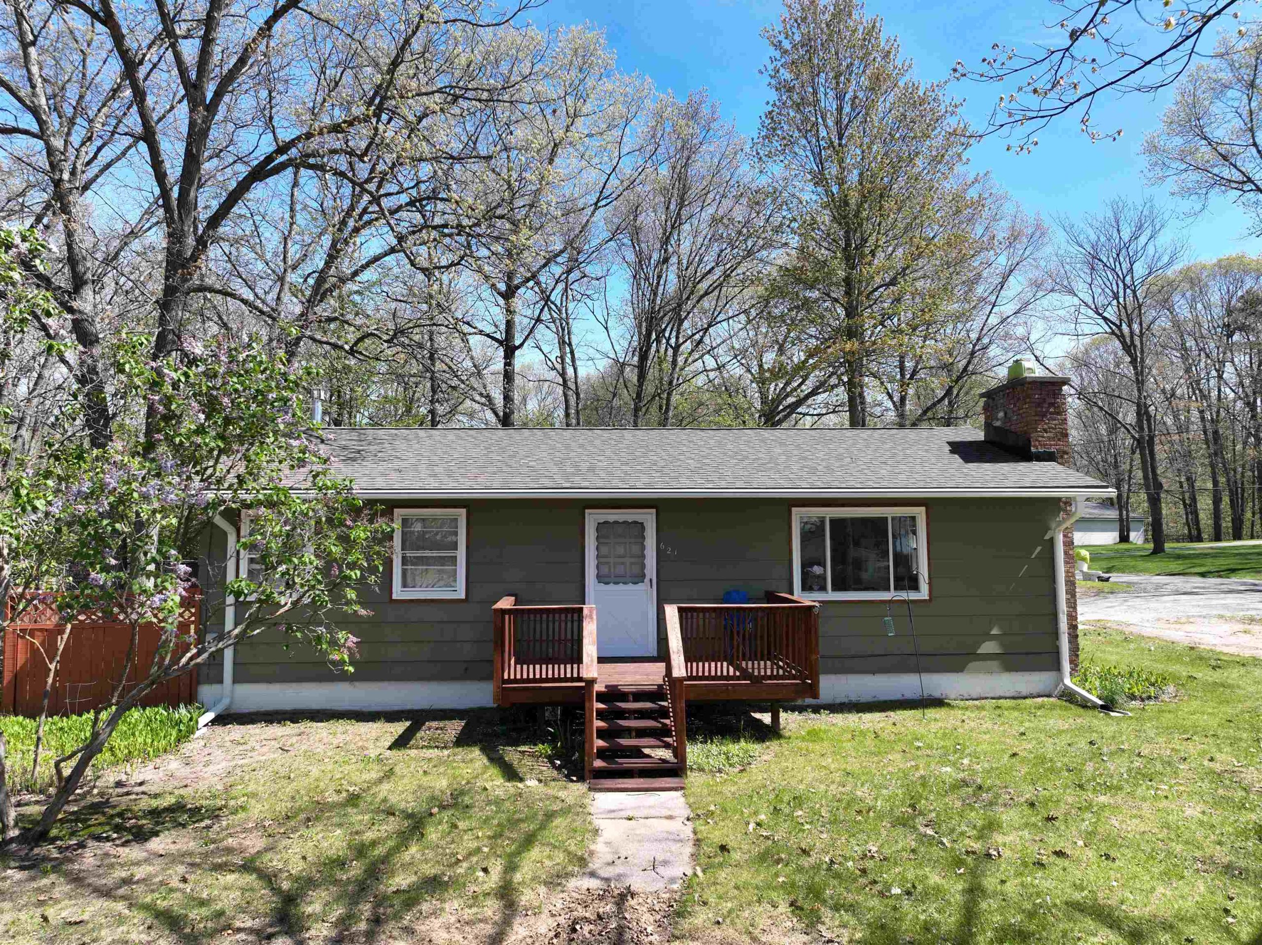 621 E State
