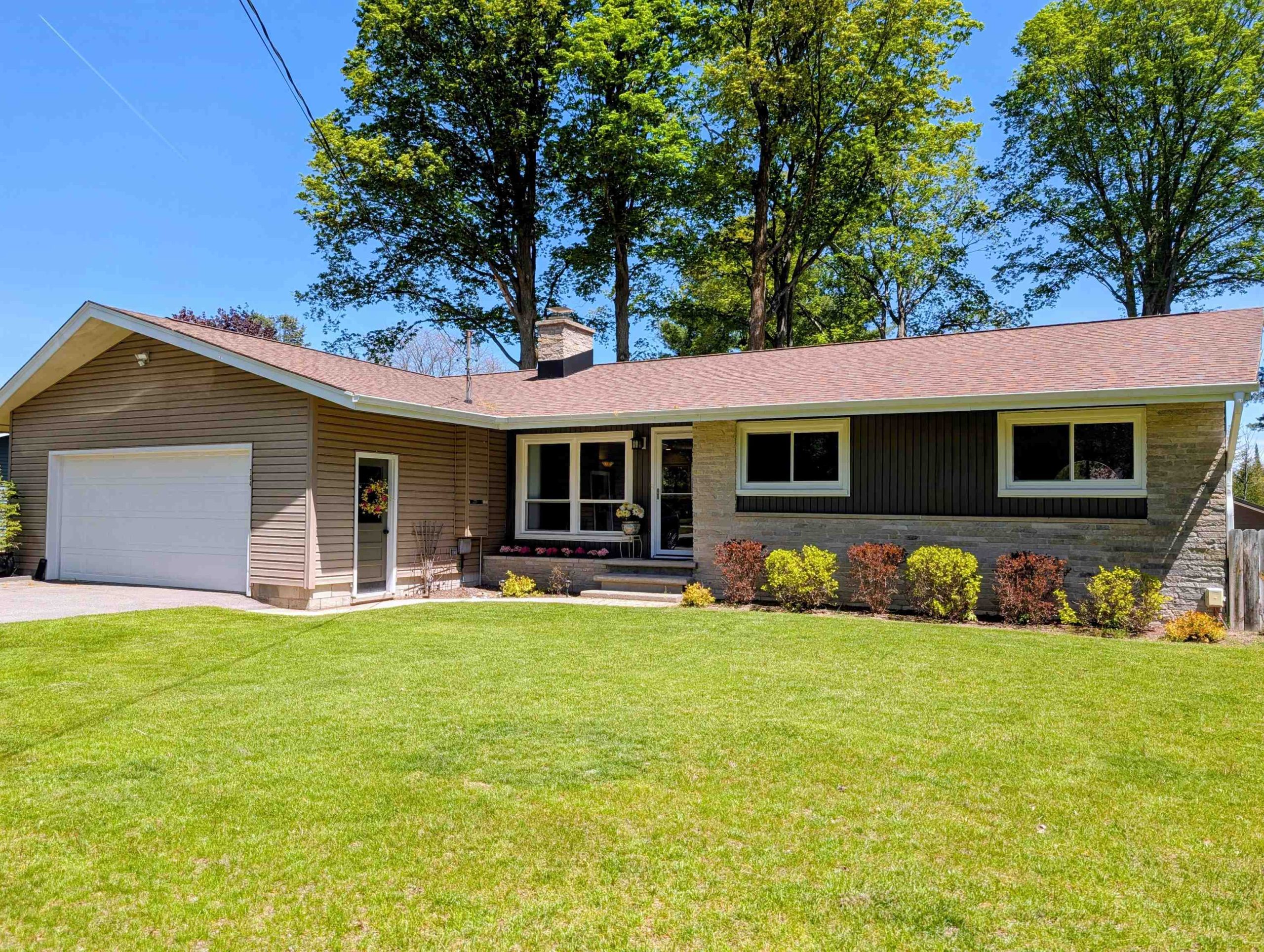 704 Green Acres