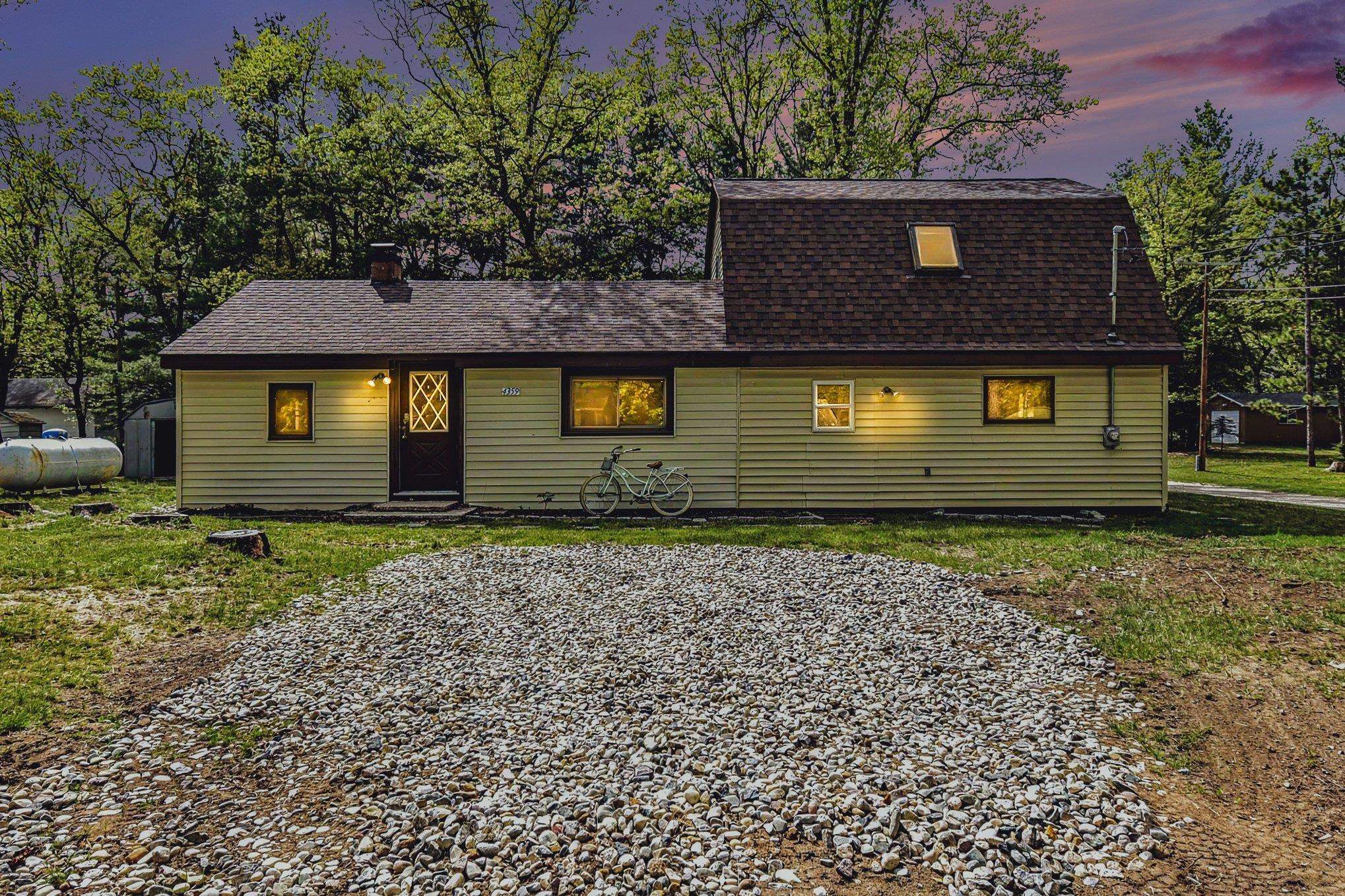 4359 Deerland