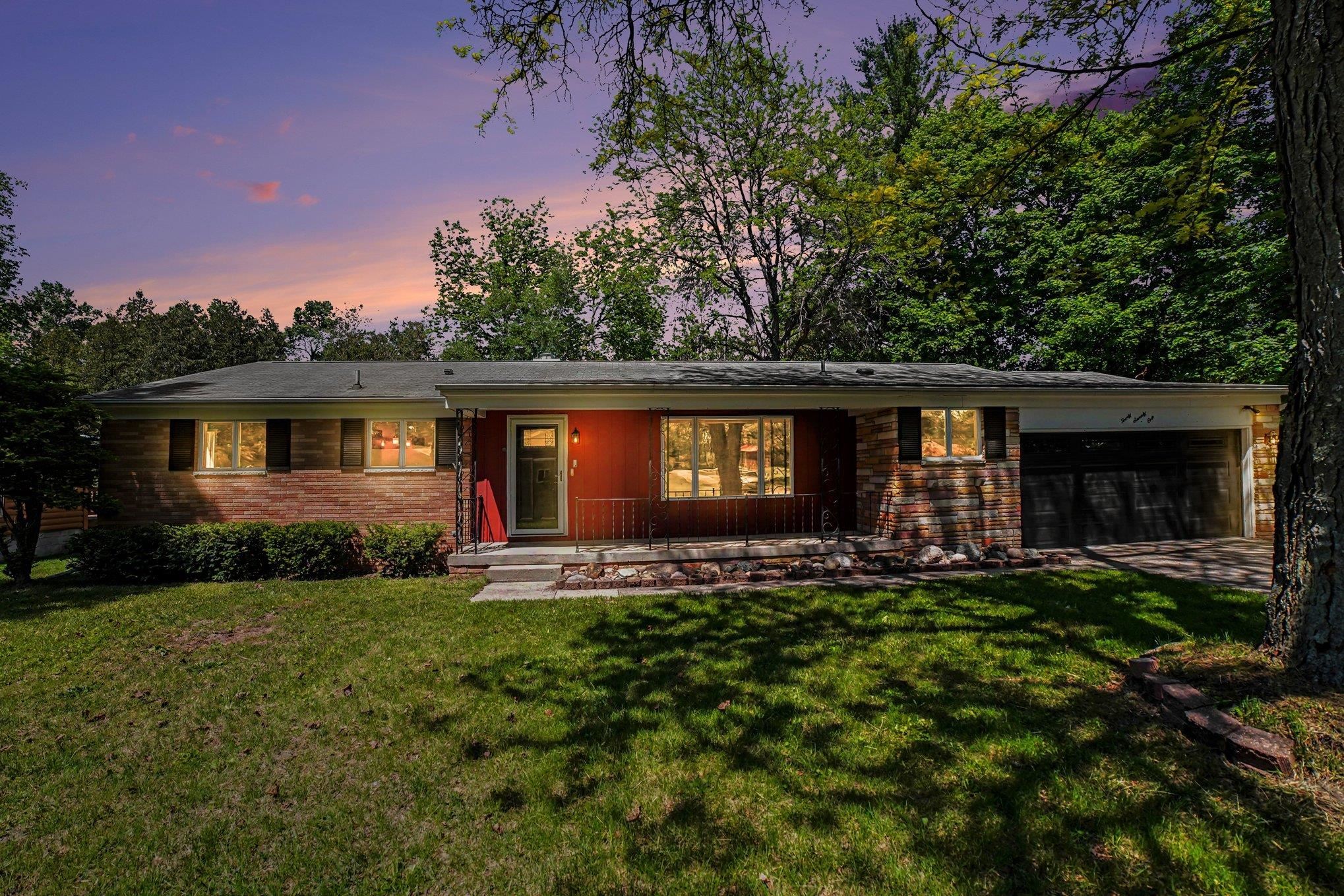 2071 E Ludington