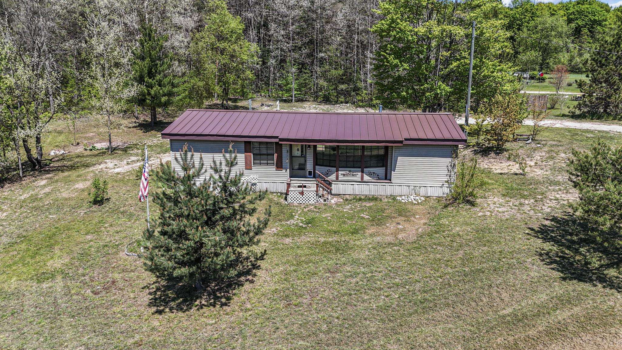 1124 W Eddy School RD