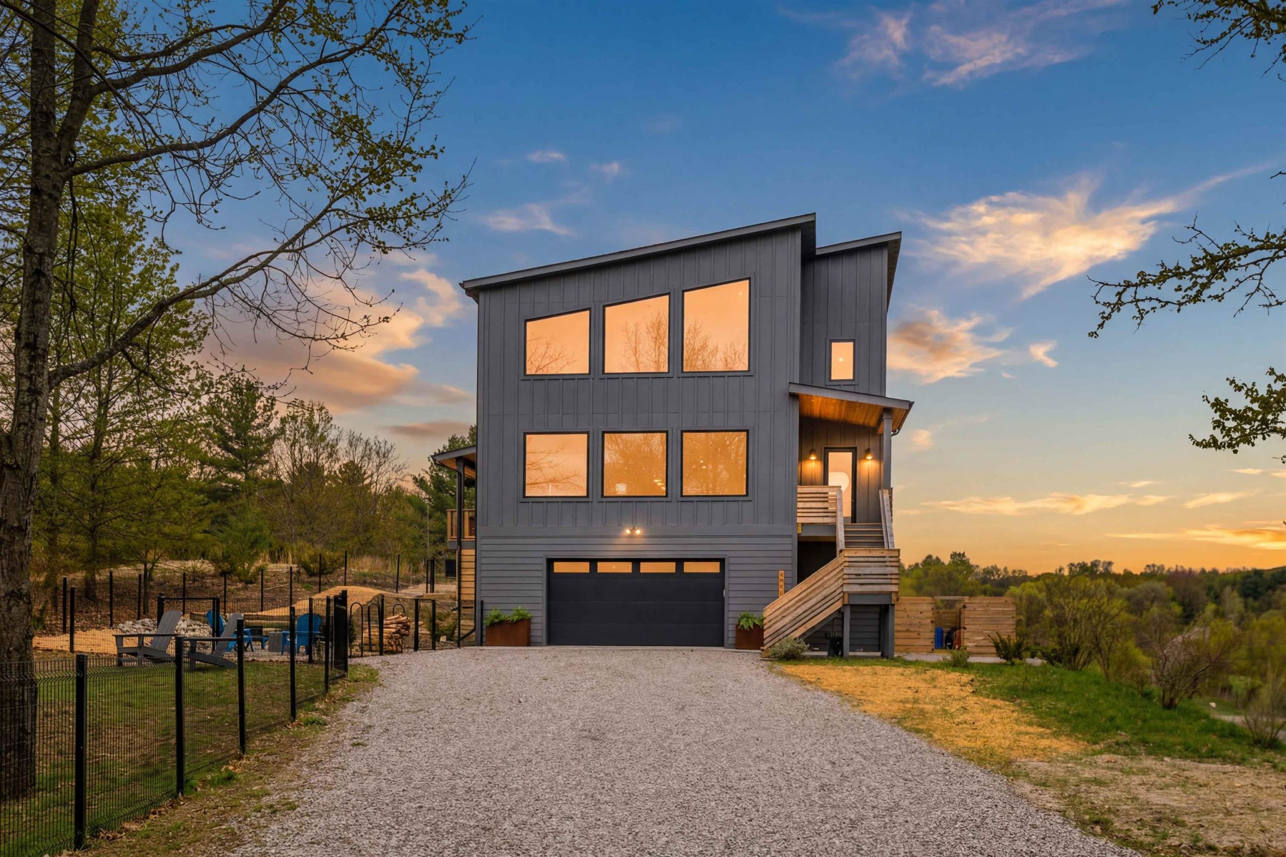2810 Holiday Village