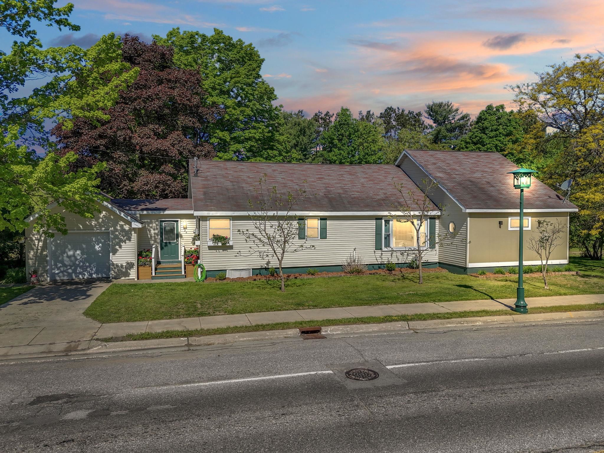 425 N Brownson