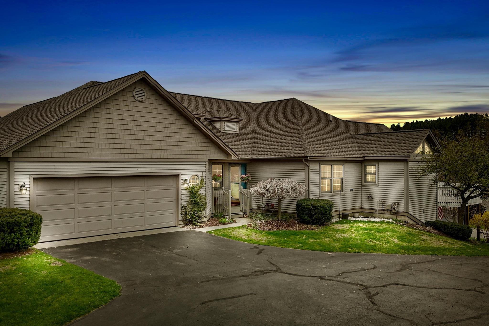 2866 E Crown