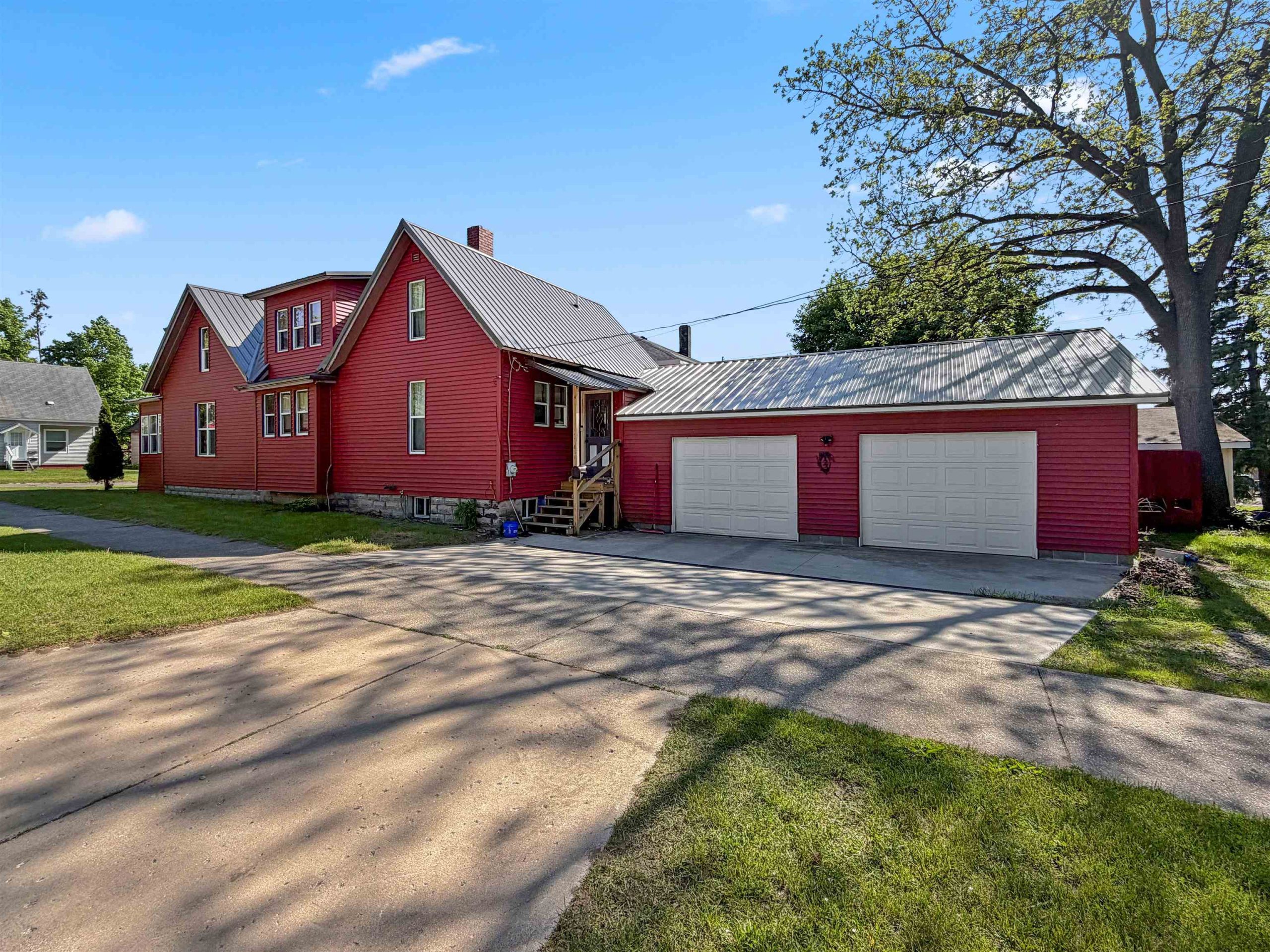 123 E Bremer