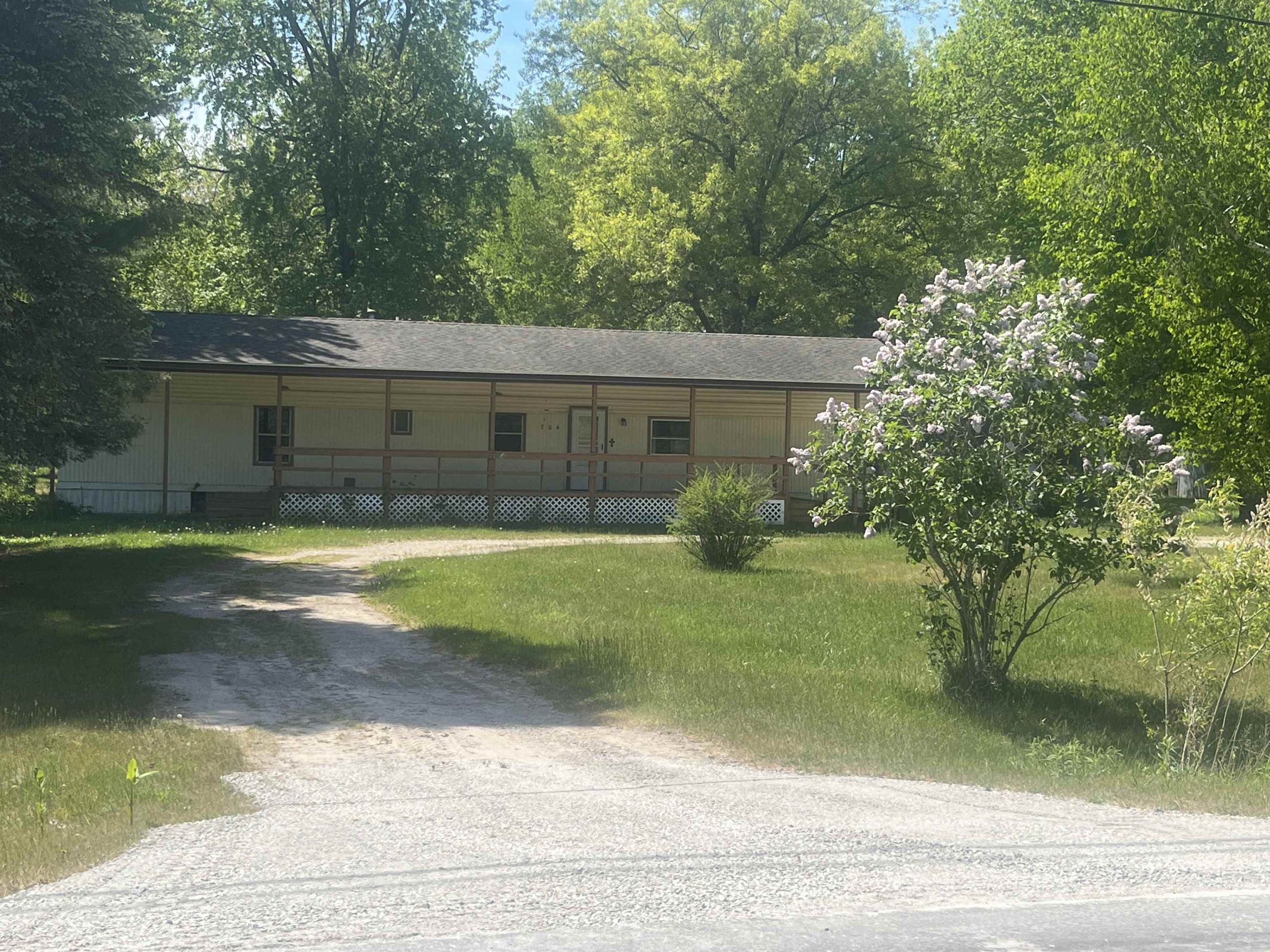 704 Delano