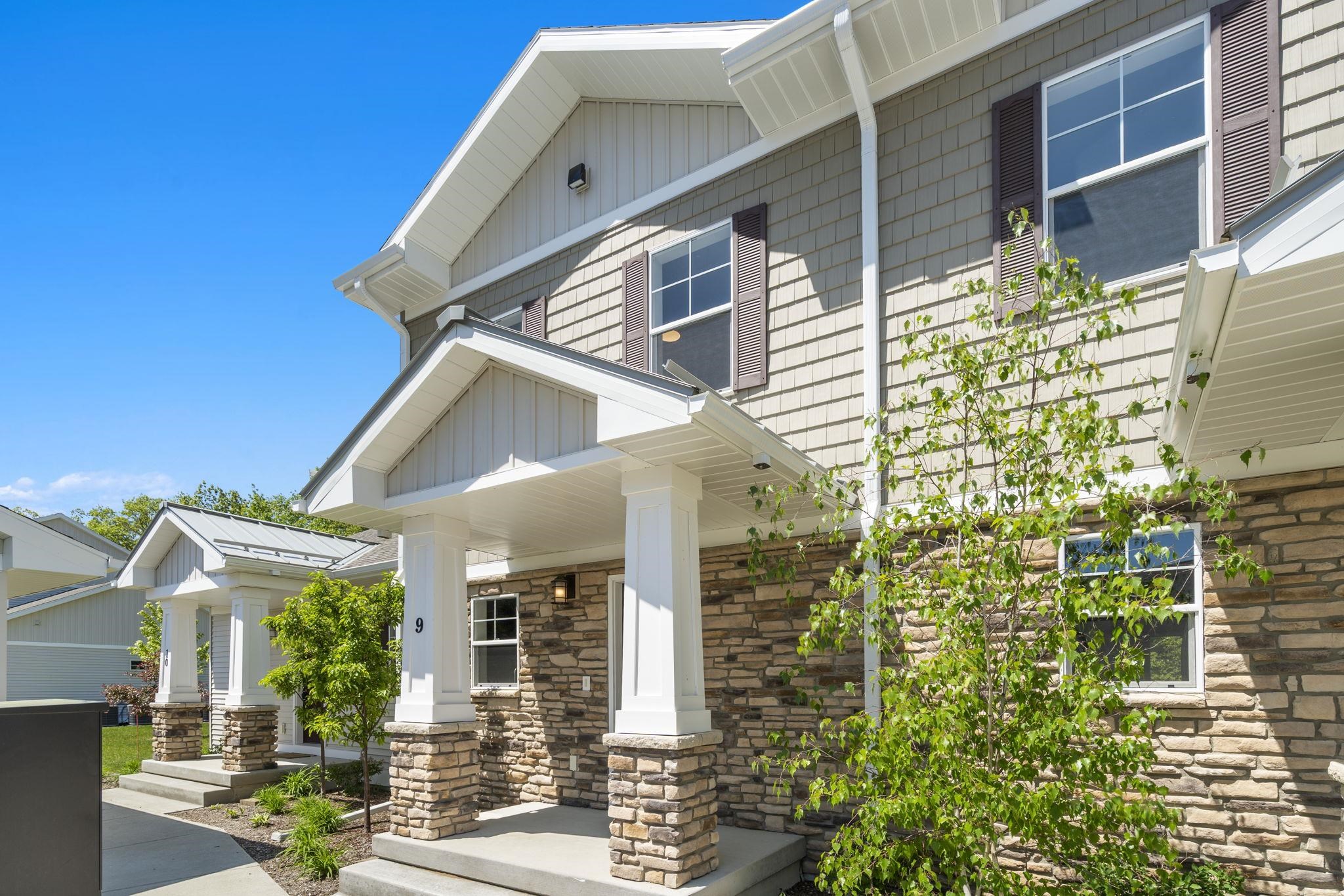 1548 Simsbury