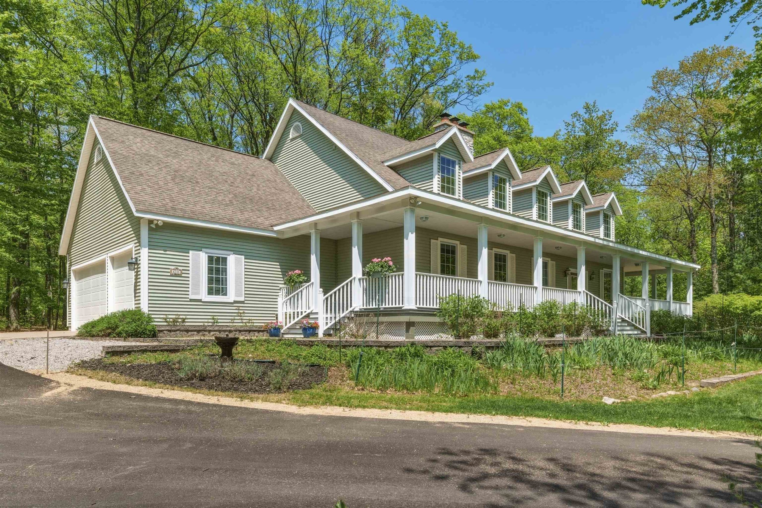 8745 Wheeler Oaks