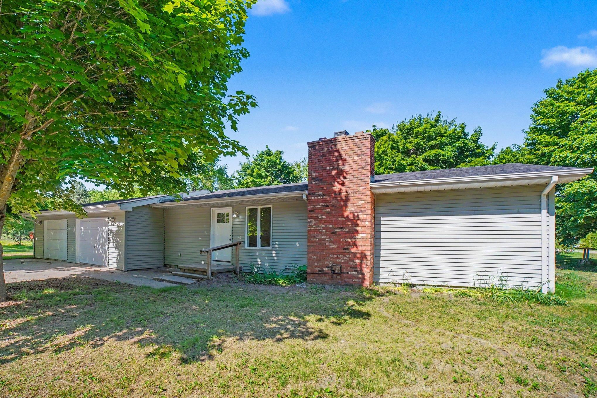 8220 E Upham