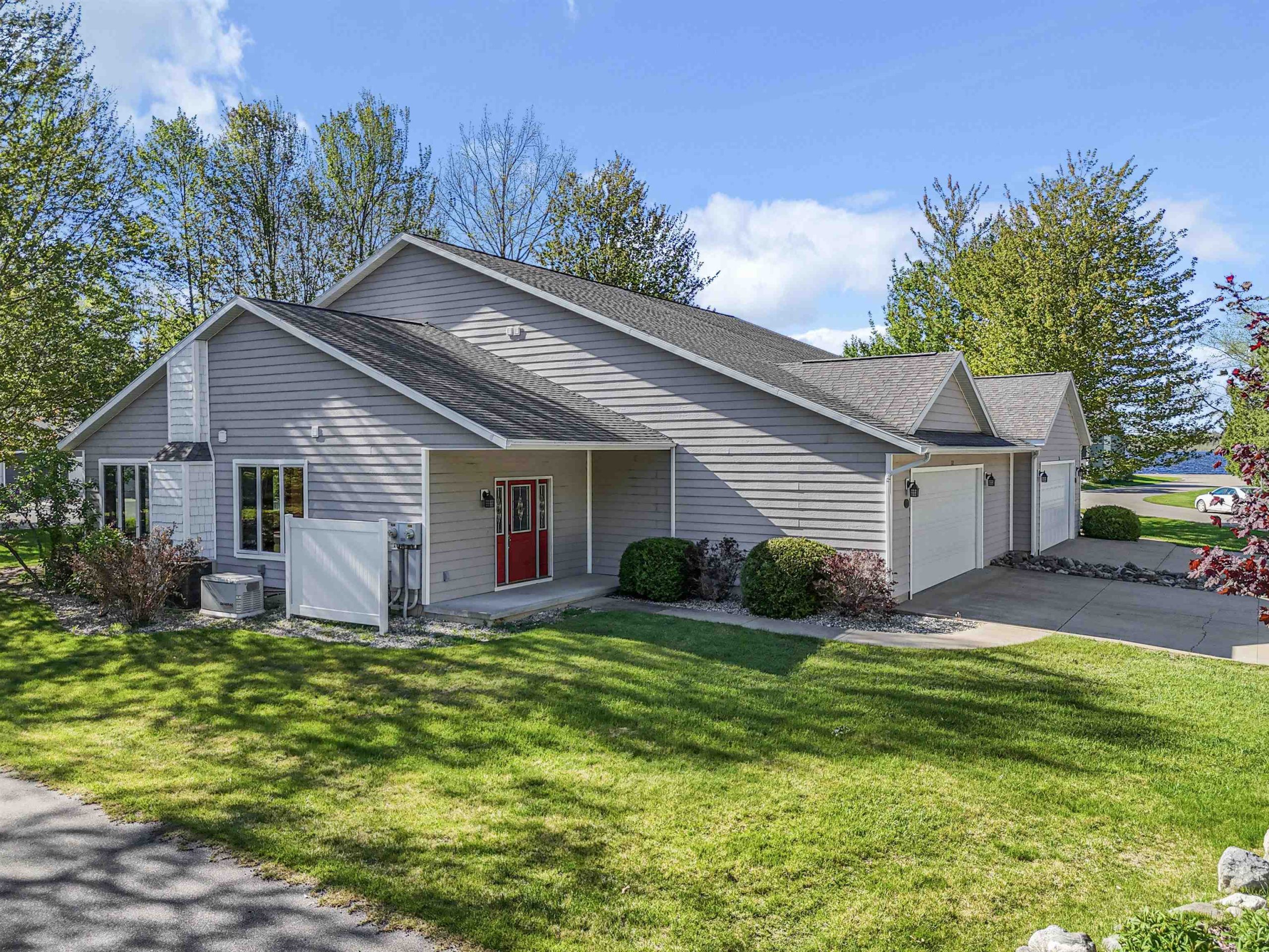 122 Davidsen Shores DR