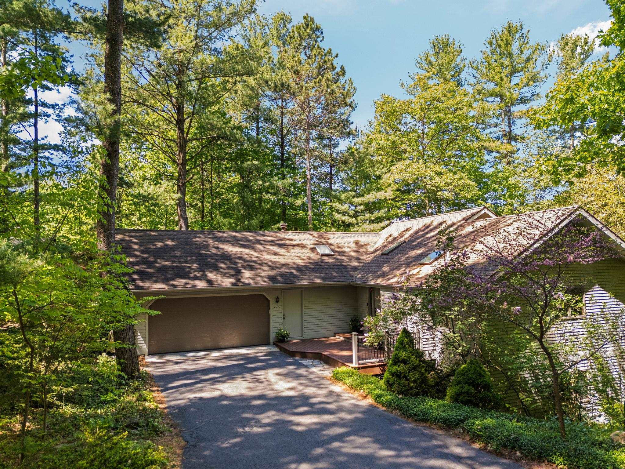 7211 Logan LN