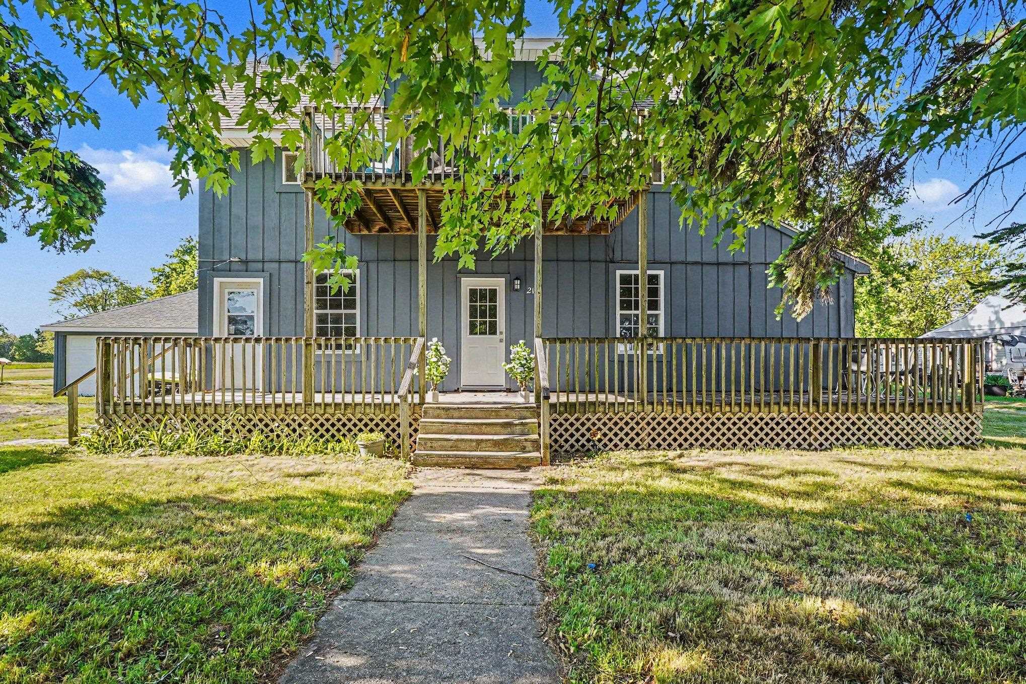 214 W 2nd ST