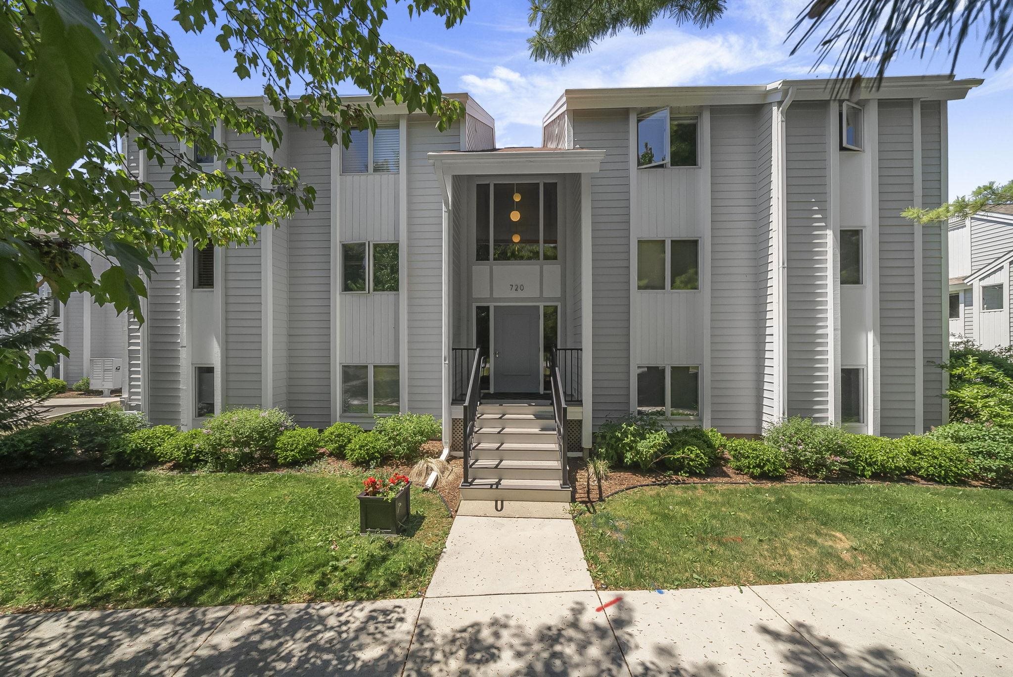 720 Centre PL