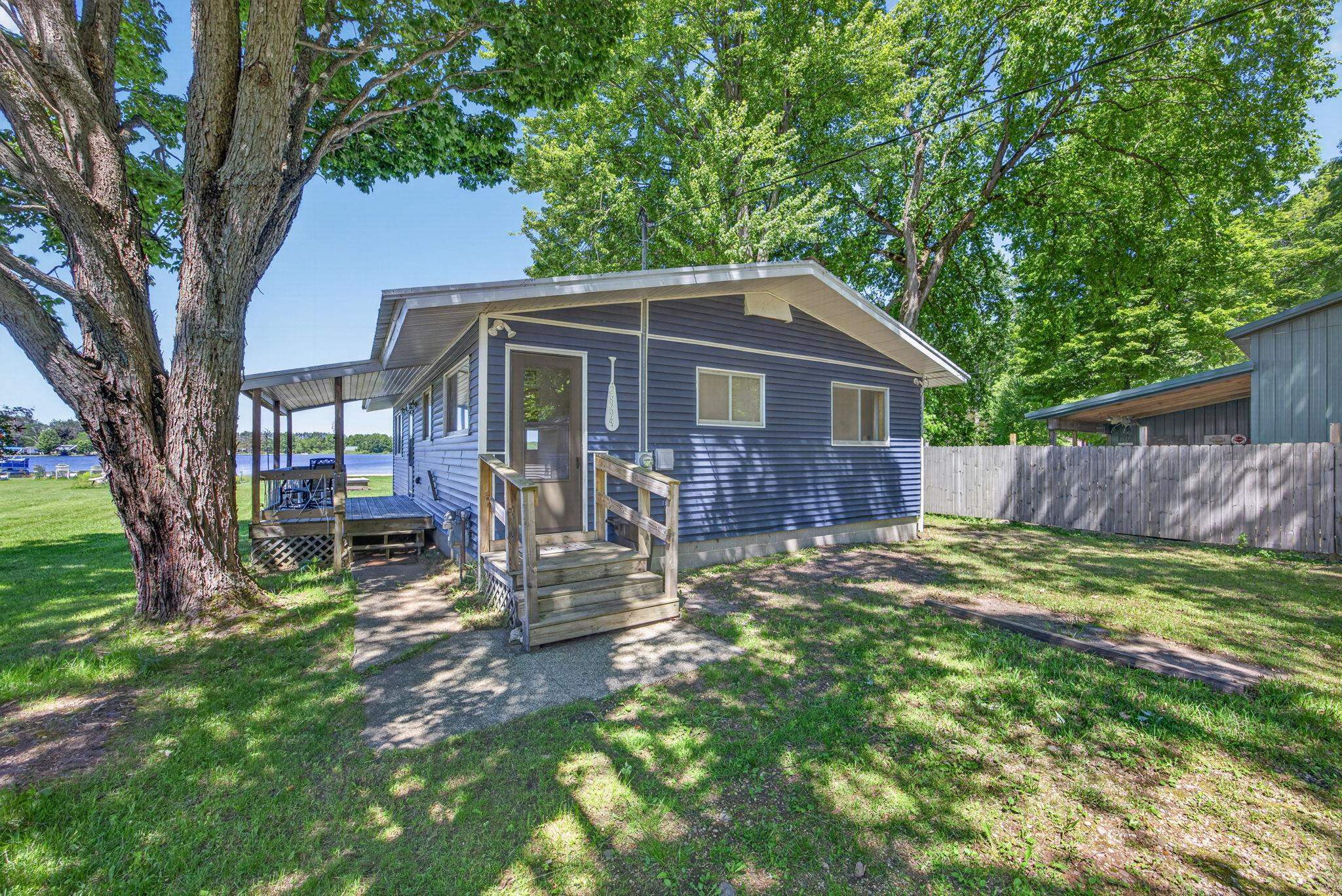 2864 Pleasant Lake Shore
