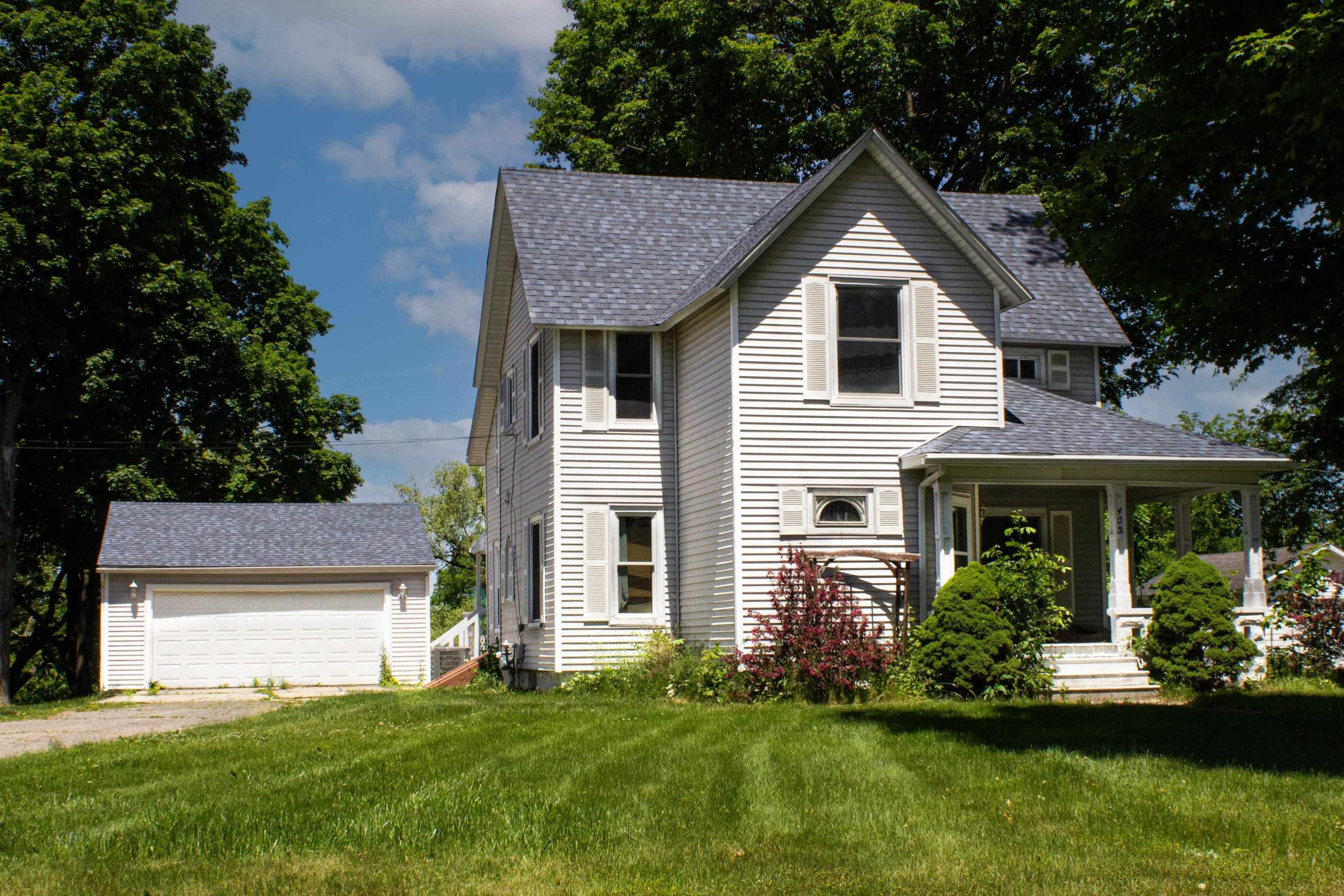 405 E Saginaw