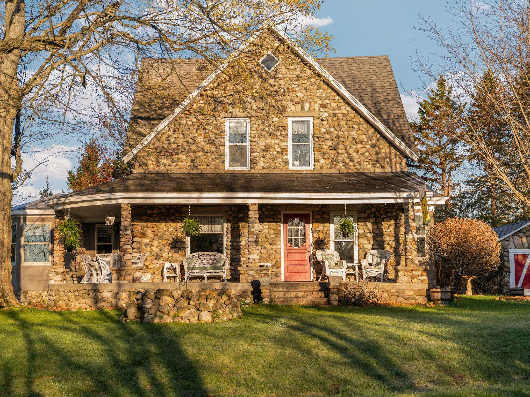 6758 Clam Lake