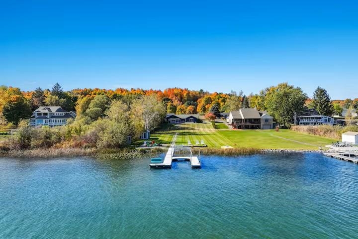 553 S Lake Shore