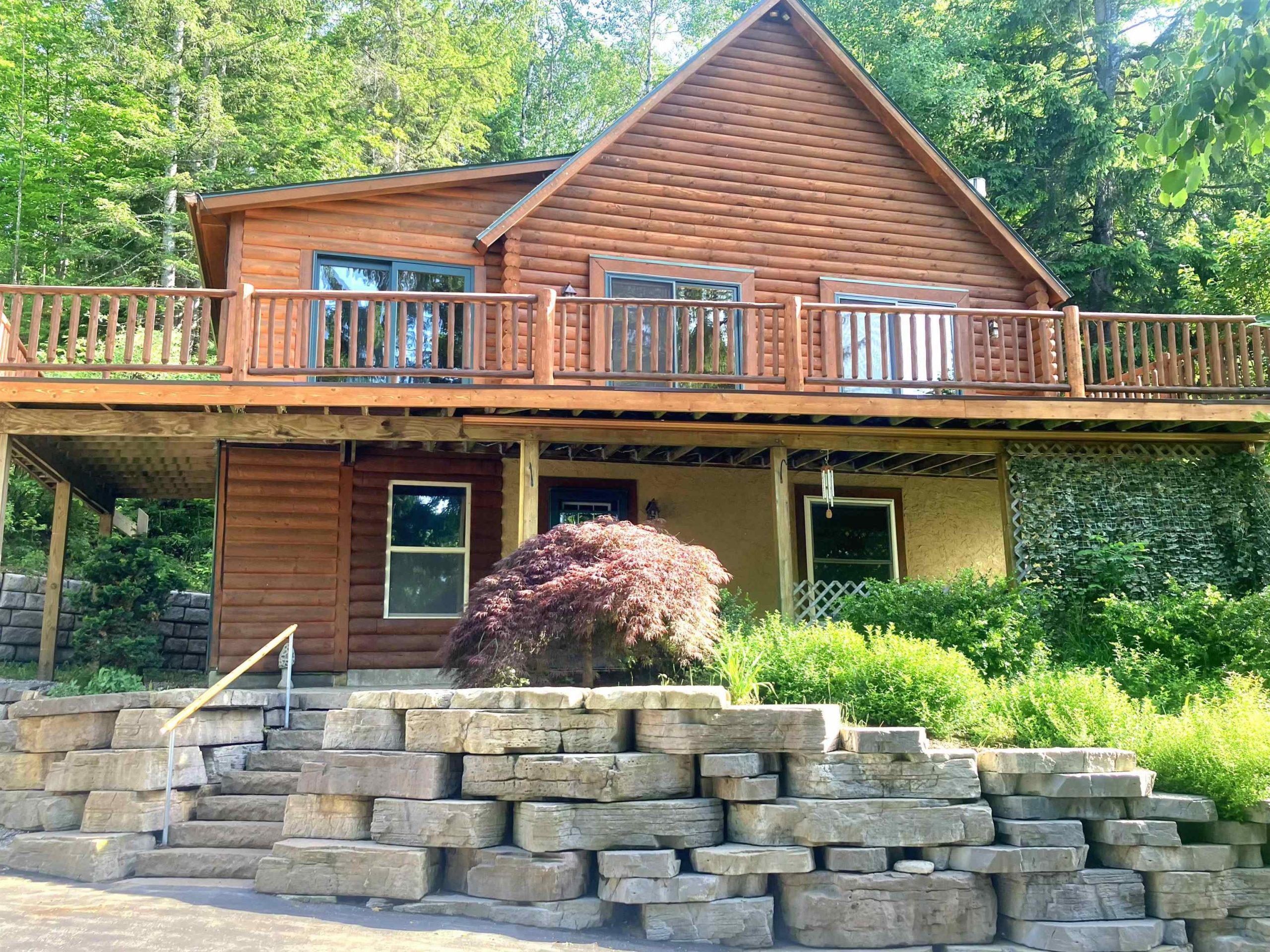 790 N Eckhardt RD