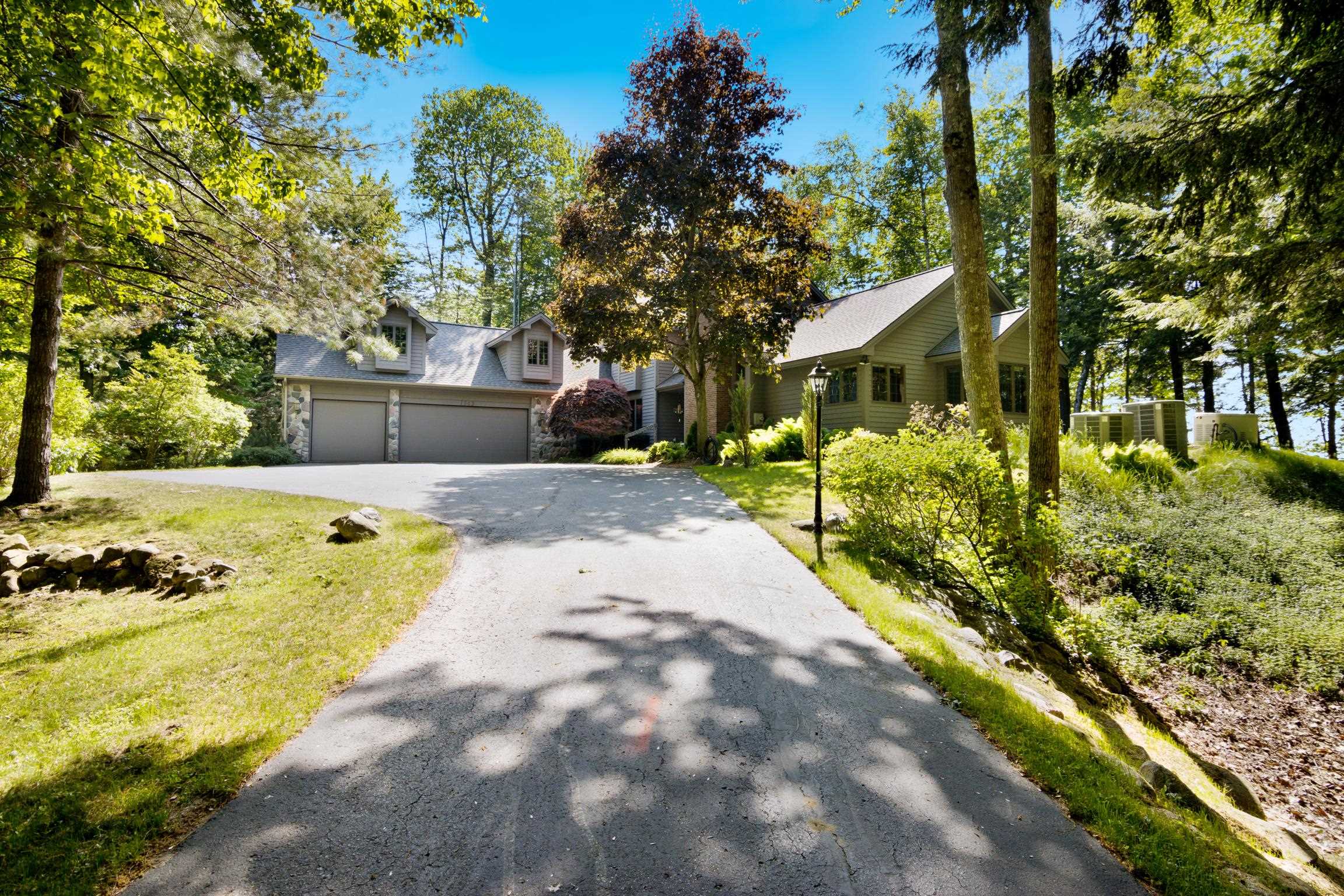 1143 Bay View