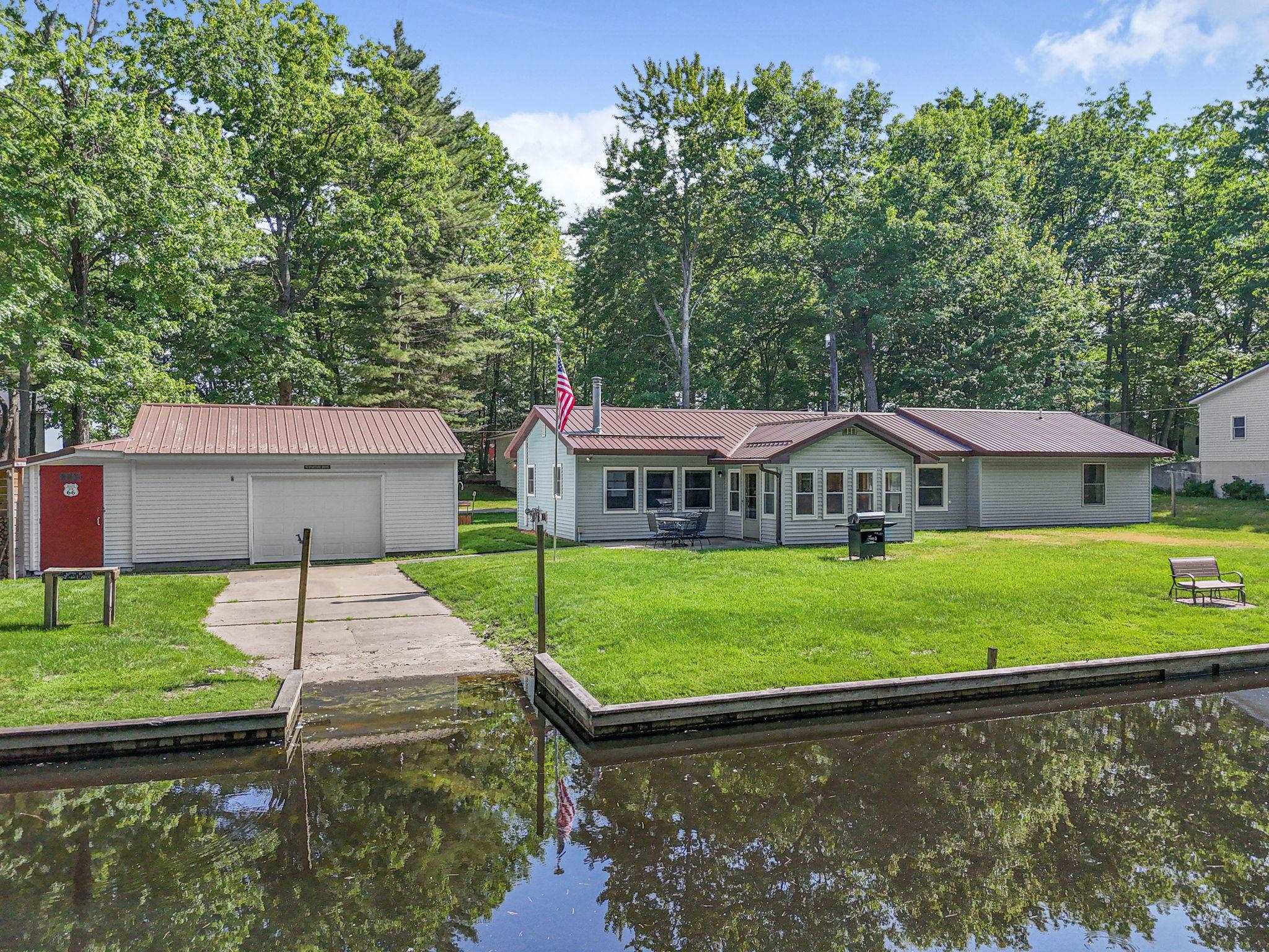 311 W Lake DR