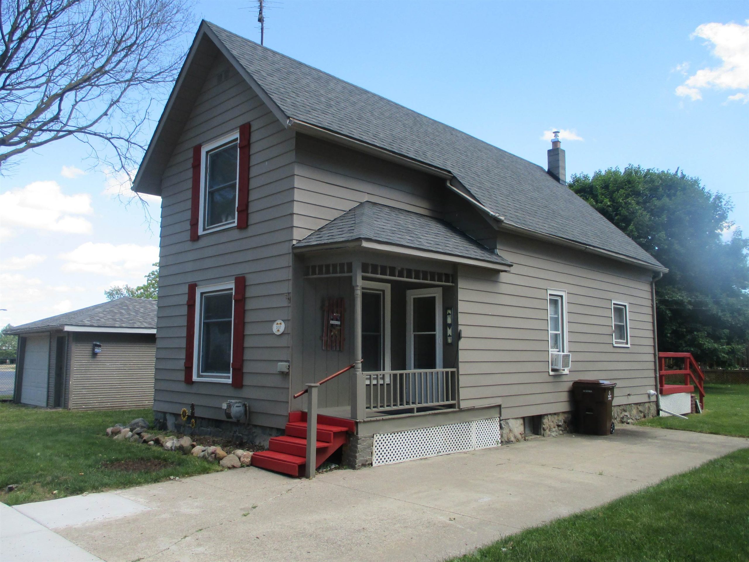 107 W Hall