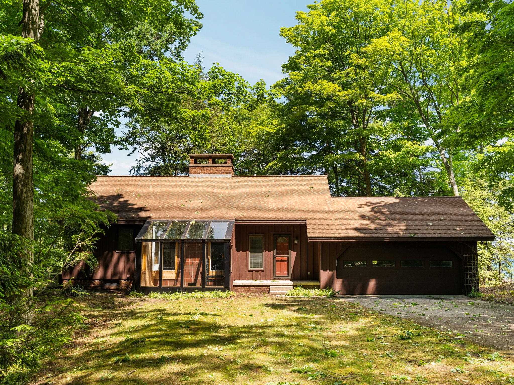 3929 Bay Valley