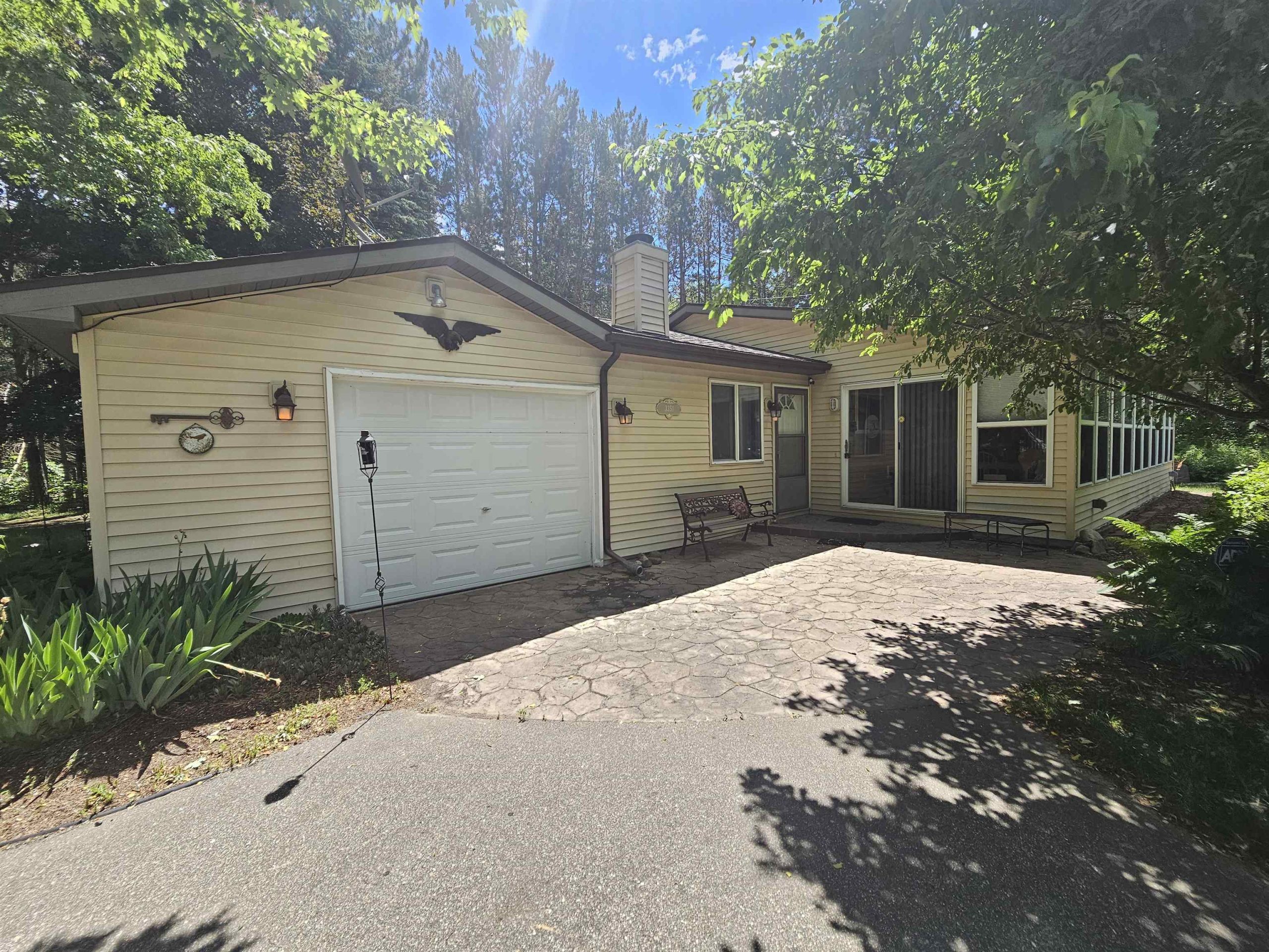3351 S Dickerson