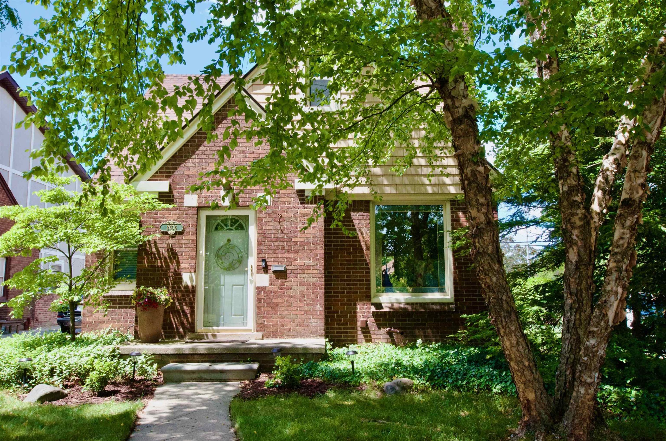 2606 Edgemont