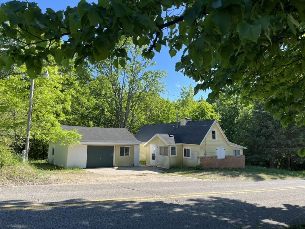 2570 Kettle Lake