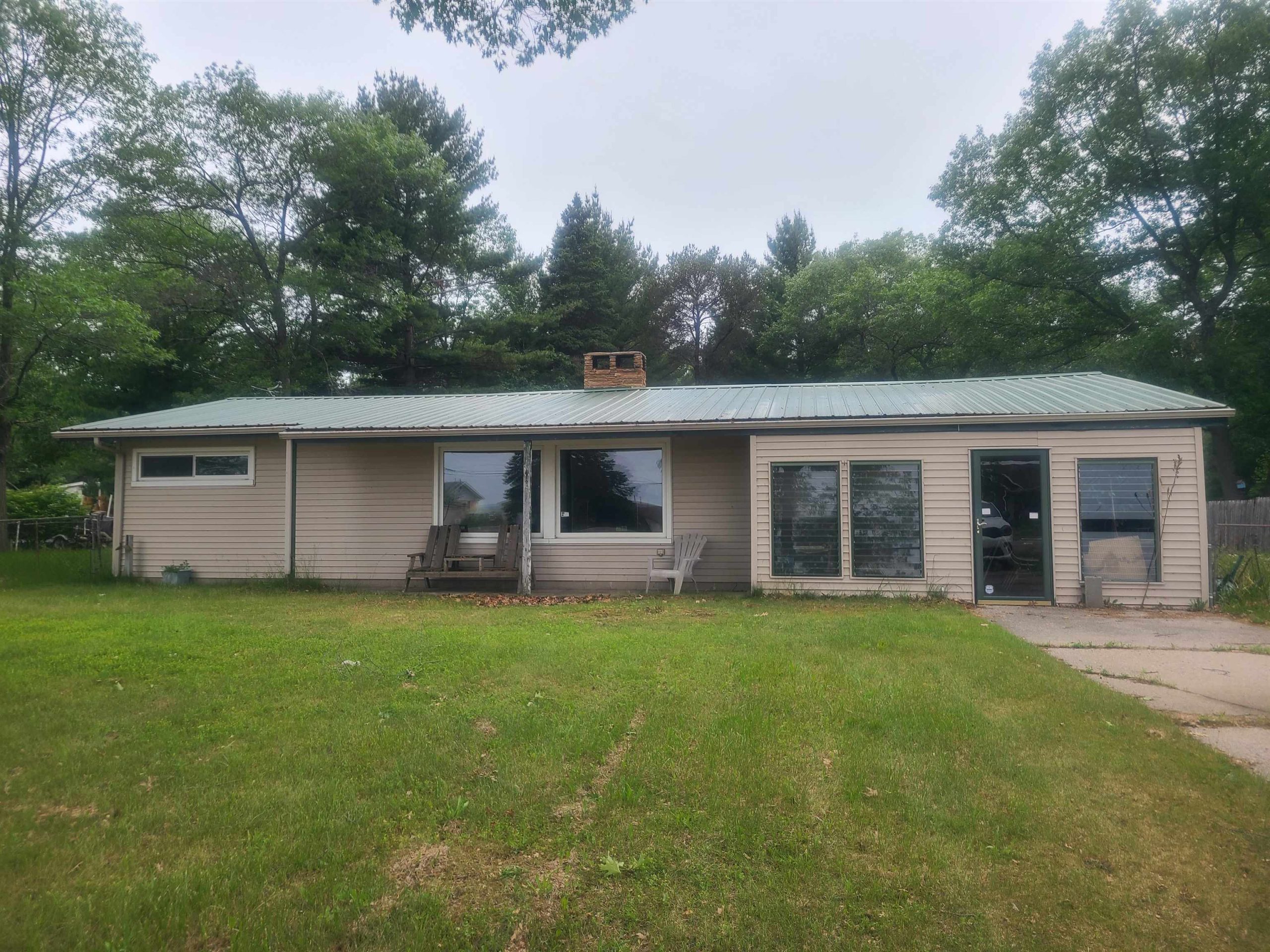 3227 N US-23 N