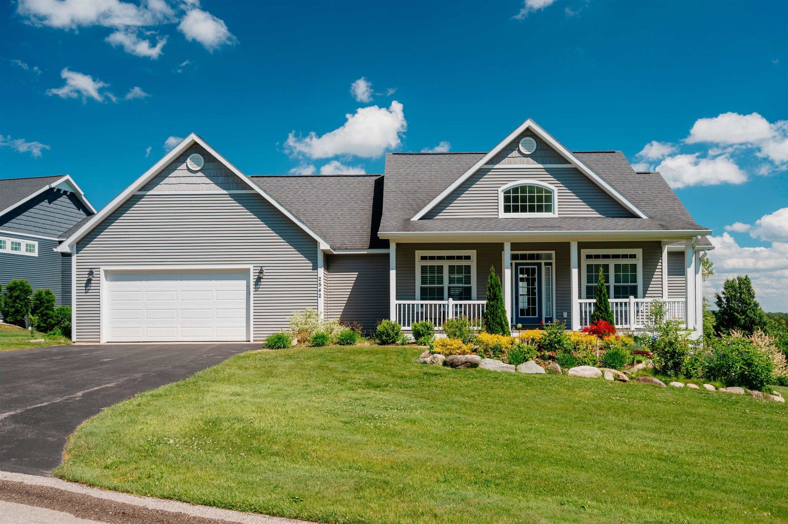 2542 W Crown