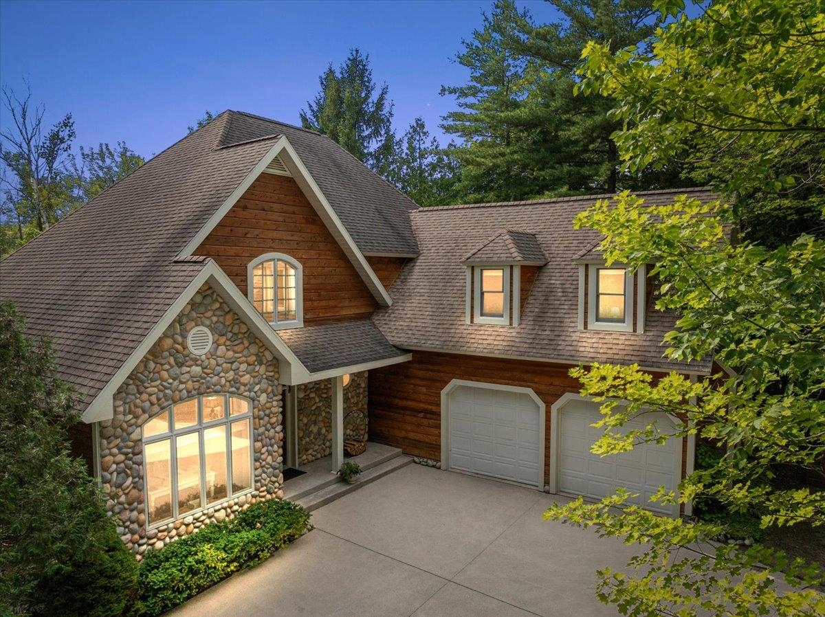407 N Twin Pines