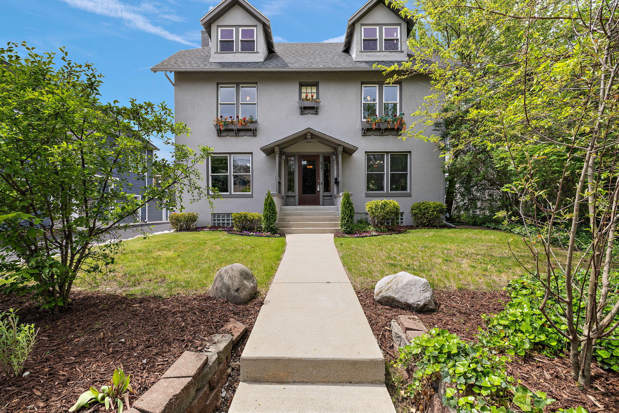 637 Fairview Avenue NE