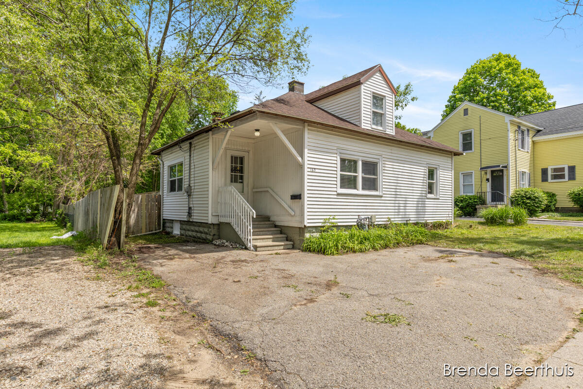 165 E Division Street NE