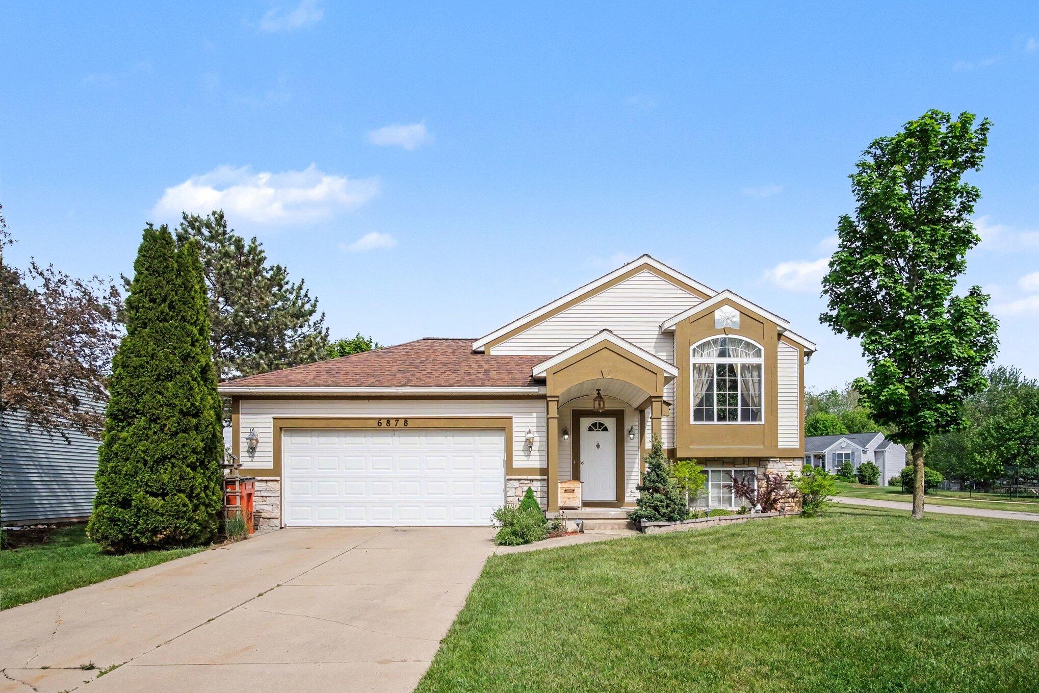 6878 Lake Bluff Drive NE