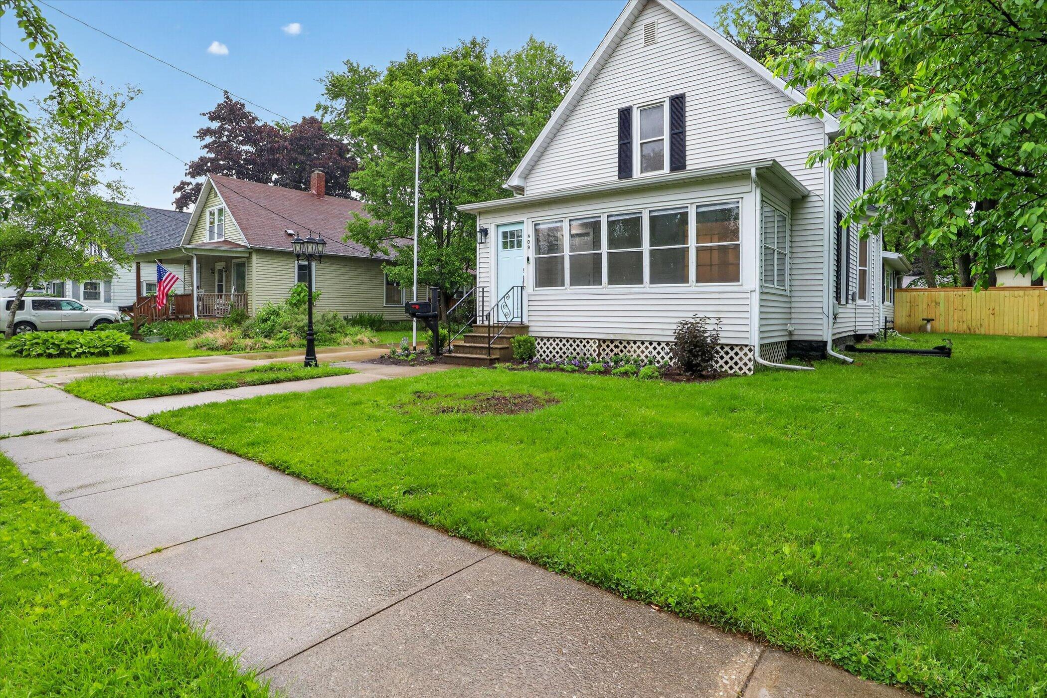 409 Oak Street