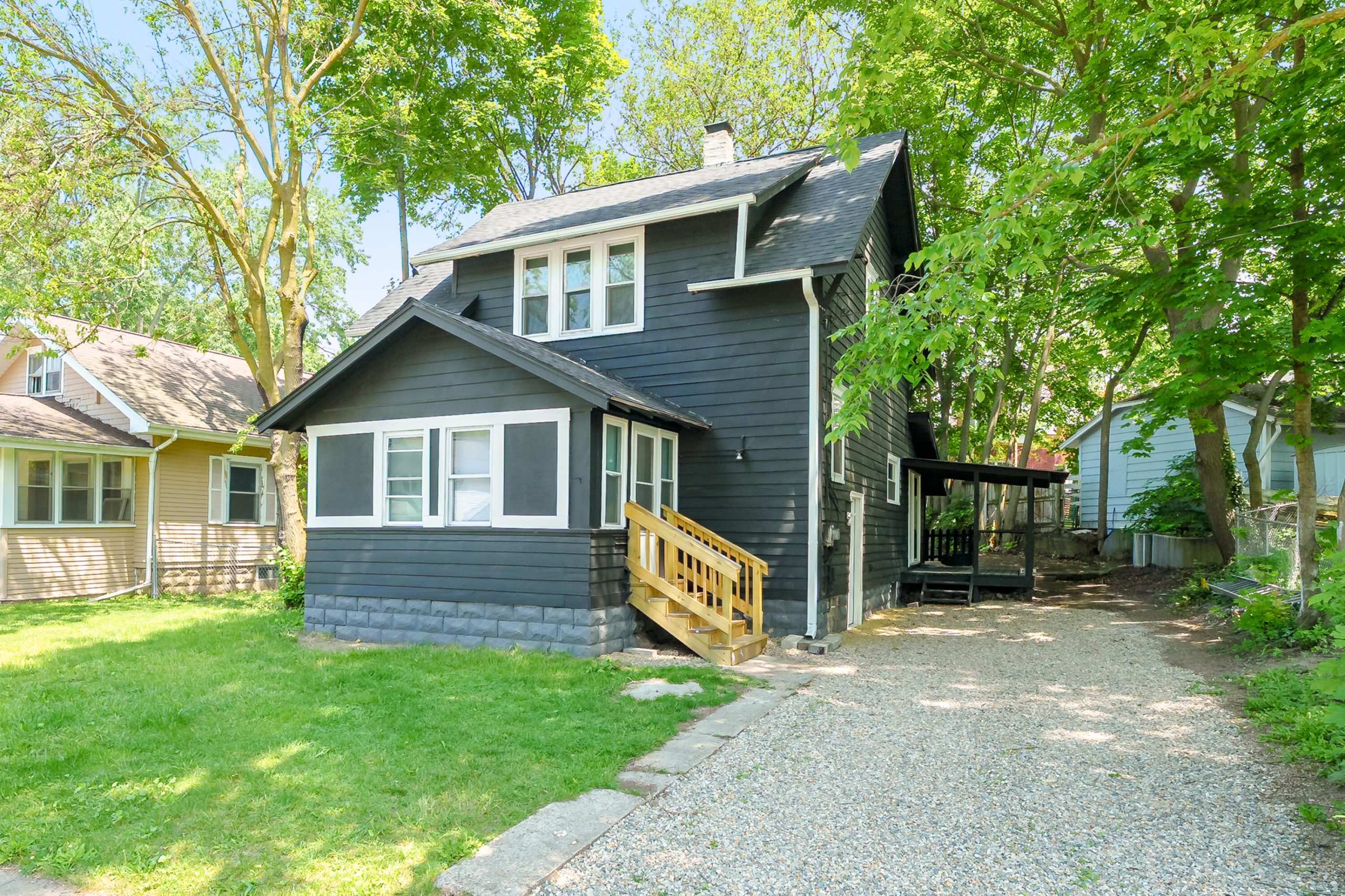 26 E Avenue N