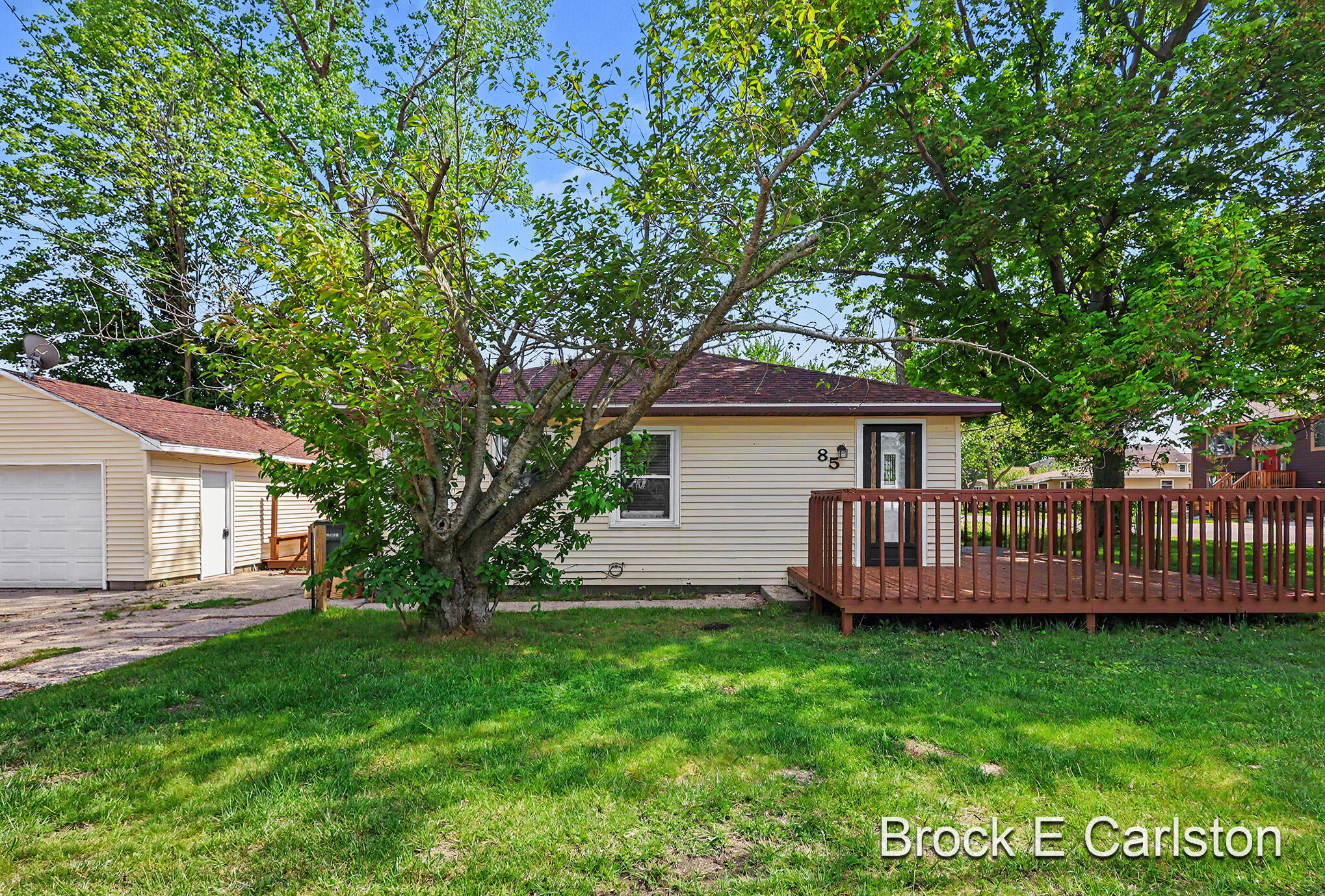 85 Lakeshore Boulevard
