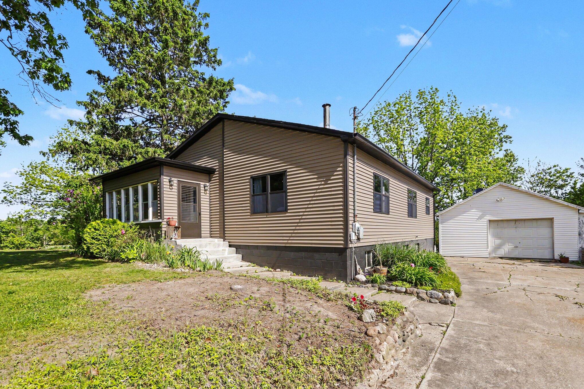 9007 Lake Road