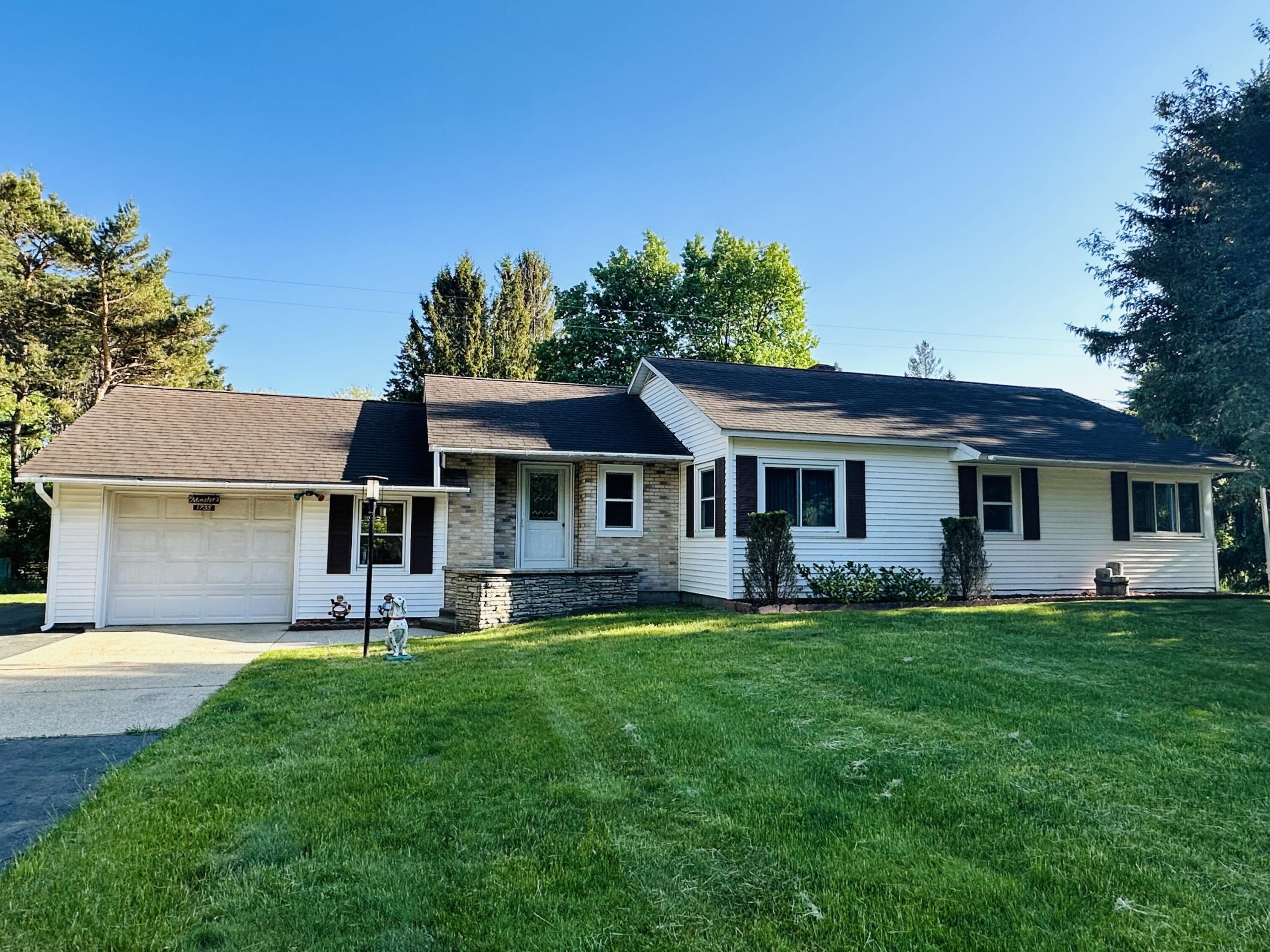 1735 Red Apple Road