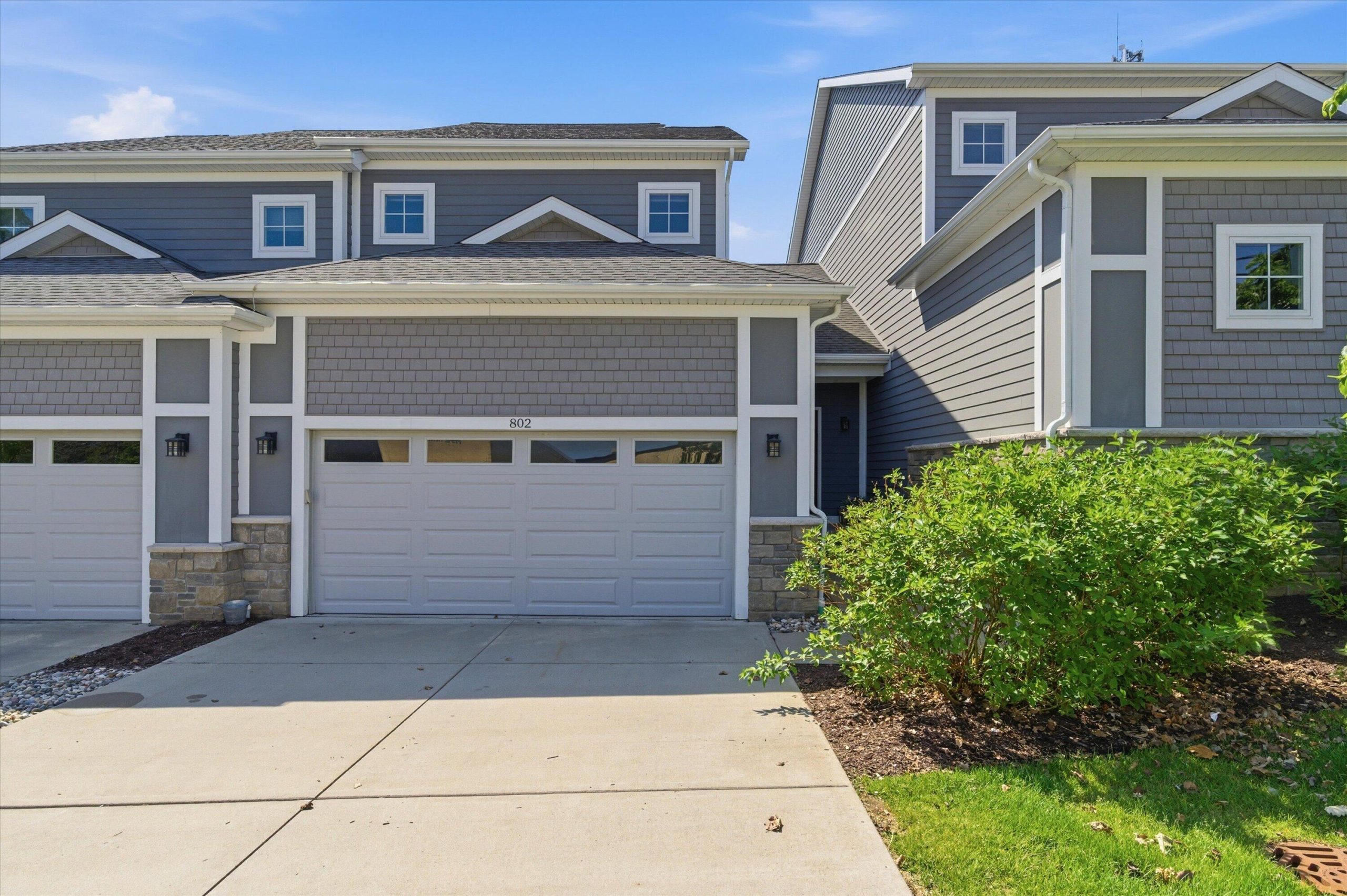 108 E Henry Street Unit: 802