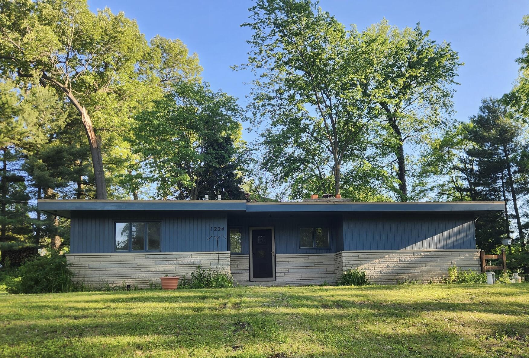 1224 Country Club Drive